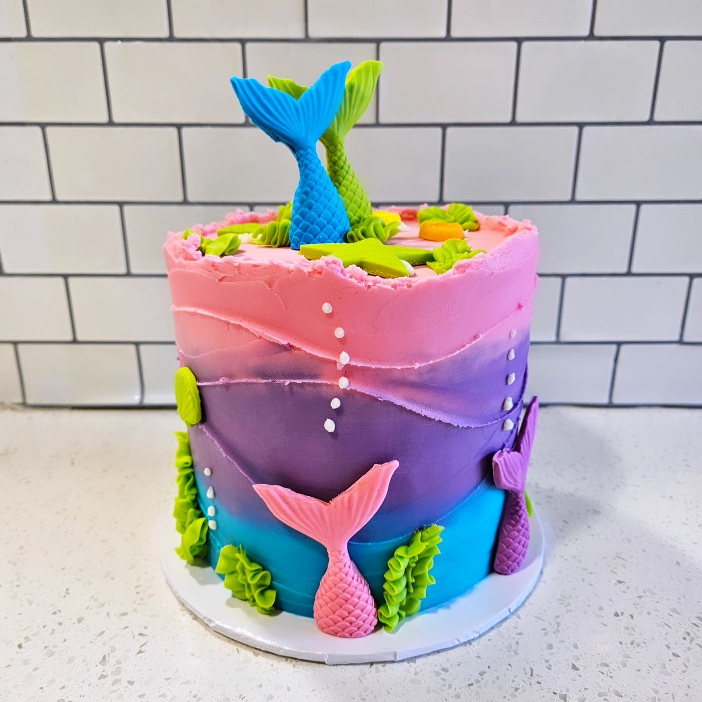 Anyone else go to bed early and miss all the action last night? Hoping tonight is just as good 🤞🏻
.
.
.
#mermaid #mermaidcake #undertheseacake #2024cake #cake #cakedecorating #cakesofinstagram #cakedesign #cakestagram #cakeart #buttercream #butterc