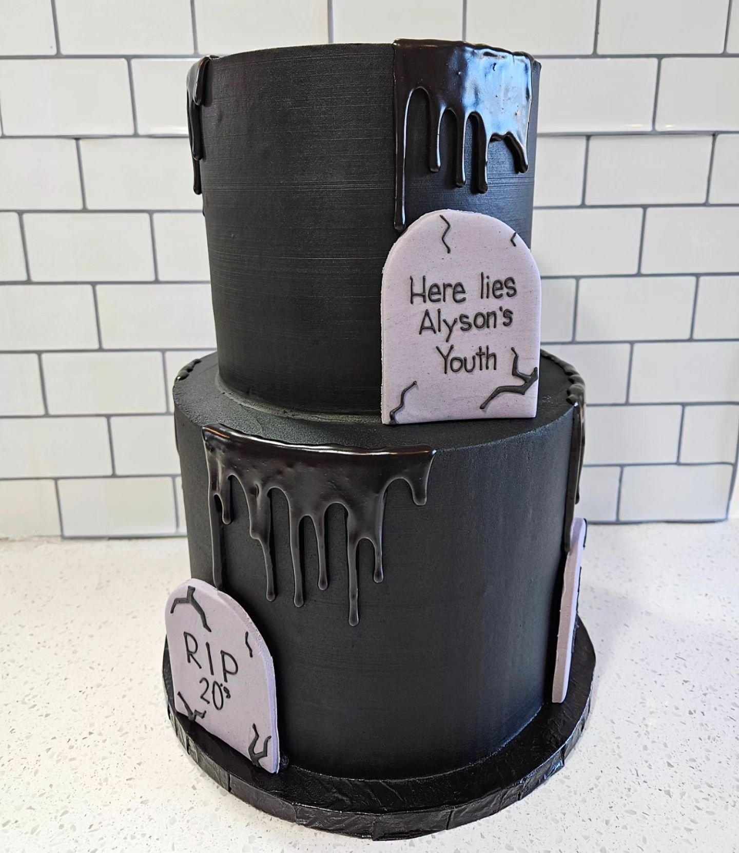 The best theme for your 30th 🤣 🖤
.
.
.
#rip20s #ripyouth #30thbirthday #30thcake #birthdaycakeideas #blackcake #2024cake #cake #cakedecorating #cakesofinstagram #cakedesign #cakestagram #cakeart #buttercream #buttercreamcake #cakedecorator #yyclivi