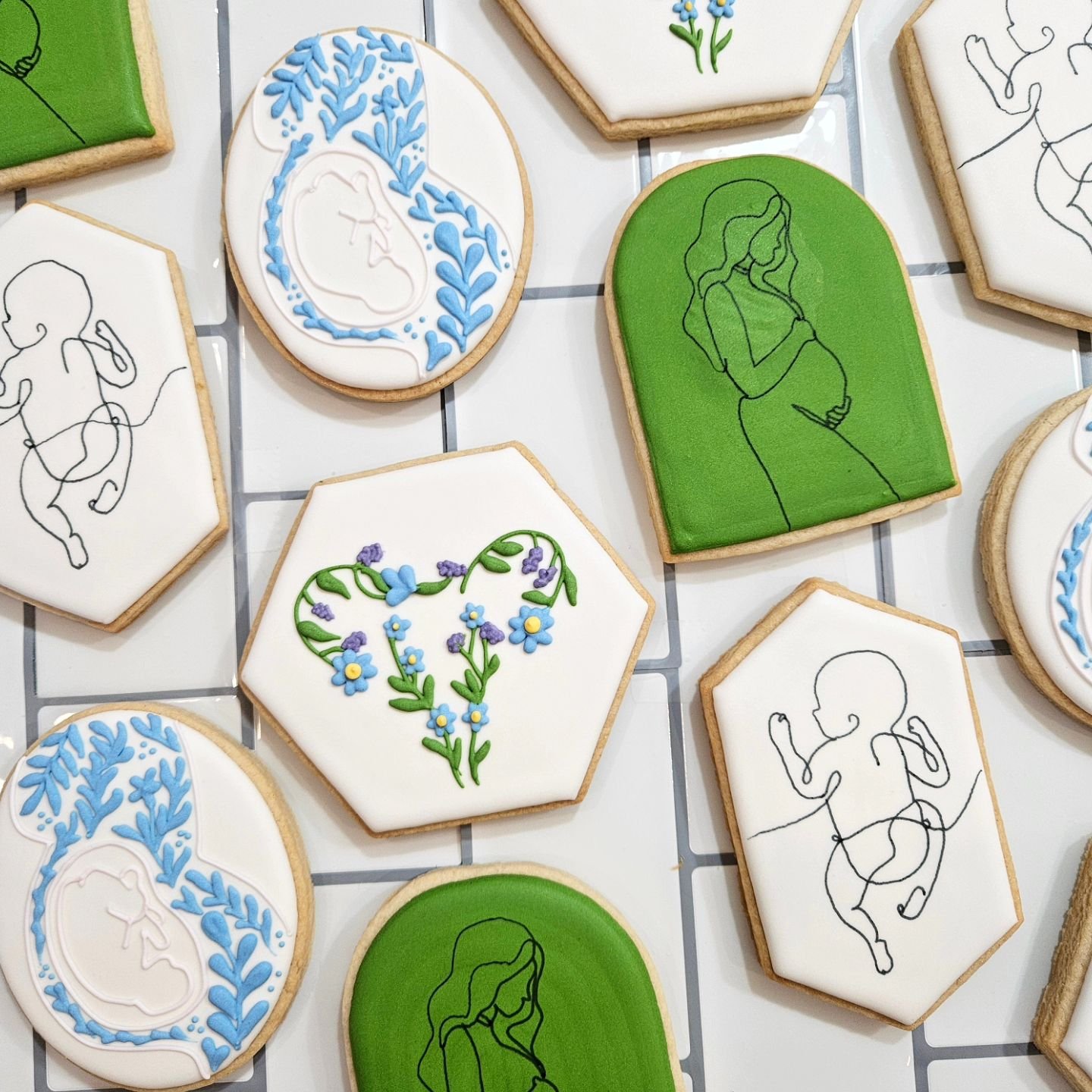 These pregnancy cookies made my heart swoon 😍 the floral uterus is my favourite 💐
.
.
.
#pregnancy #pregnancycookies #mamatobe #floralcookies #babycookies #momtobecookies #blessingwaycookies #cookies #cookie #cookieart #cookiesofinstagram #cookiest