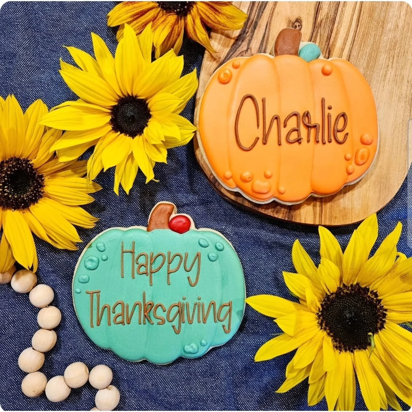 🦃THANKSGIVING PREORDER OPEN🦃
Sugar cookies, PYO cookies, and DIY cookies available this year! Vanilla or pumpkin spice flavoured (made with real pumpkin).
Pick up in Cochrane October 8th to 11th. 
Form up in my bio!
.
.
.
#thanksgiving #thanksgivin