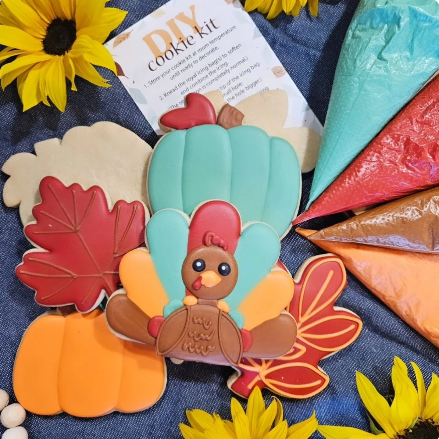 🦃 Teacher Giveaway 🦃
Know a teacher? Are a teacher? Enter to win a Thanksgiving DIY kit for next weekend. 
How to enter: 
1. Like this post
2. Follow
3. Tag a teacher or a friend 
Closes tomorrow night at 9, pick up in Cochrane only. 
Good luck! 
.