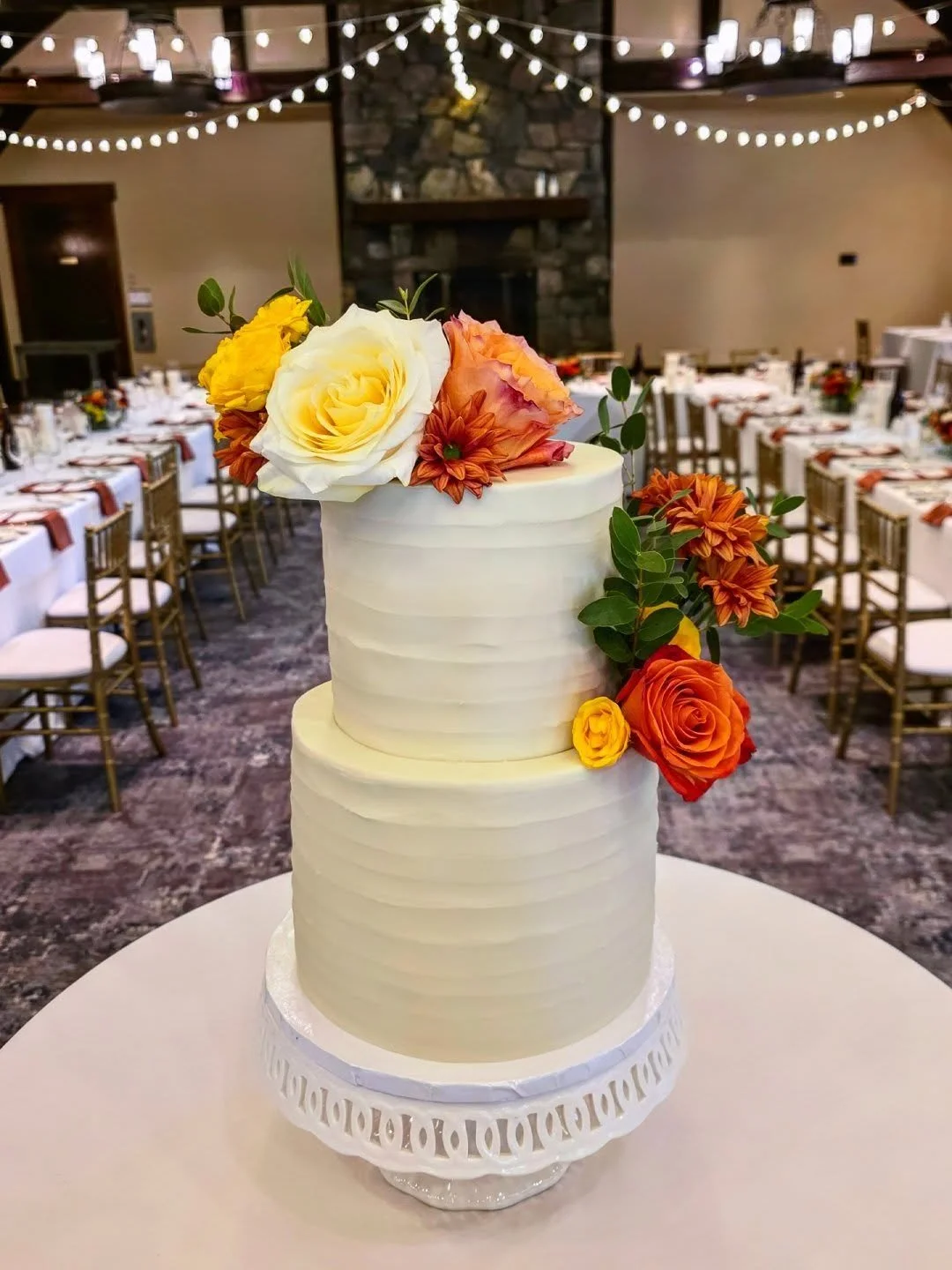 &quot;I just want to say a huge thank you for the wedding cake last week. It looked incredible and tasted even better and there was basically none left by the end of the night.&quot; -Matt 
🥰🥰🥰
.
.
.
#canmoreweddings #cochranewedding #weddingcakes