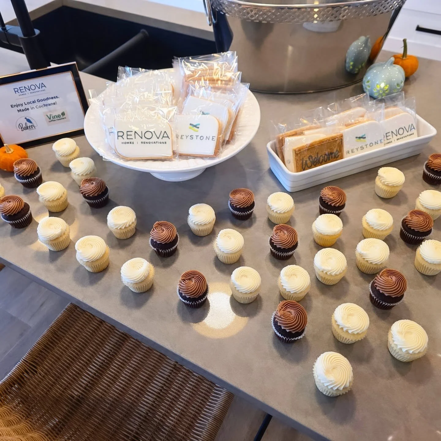 👀 To celebrate their openings @renova_homes_renovations showhomes in @liveatgreystone ordered cookies and cupcakes for everyone who loves a good showhome to enjoy which really could you ask for more? 
My number one way to spend an afternoon on a chi