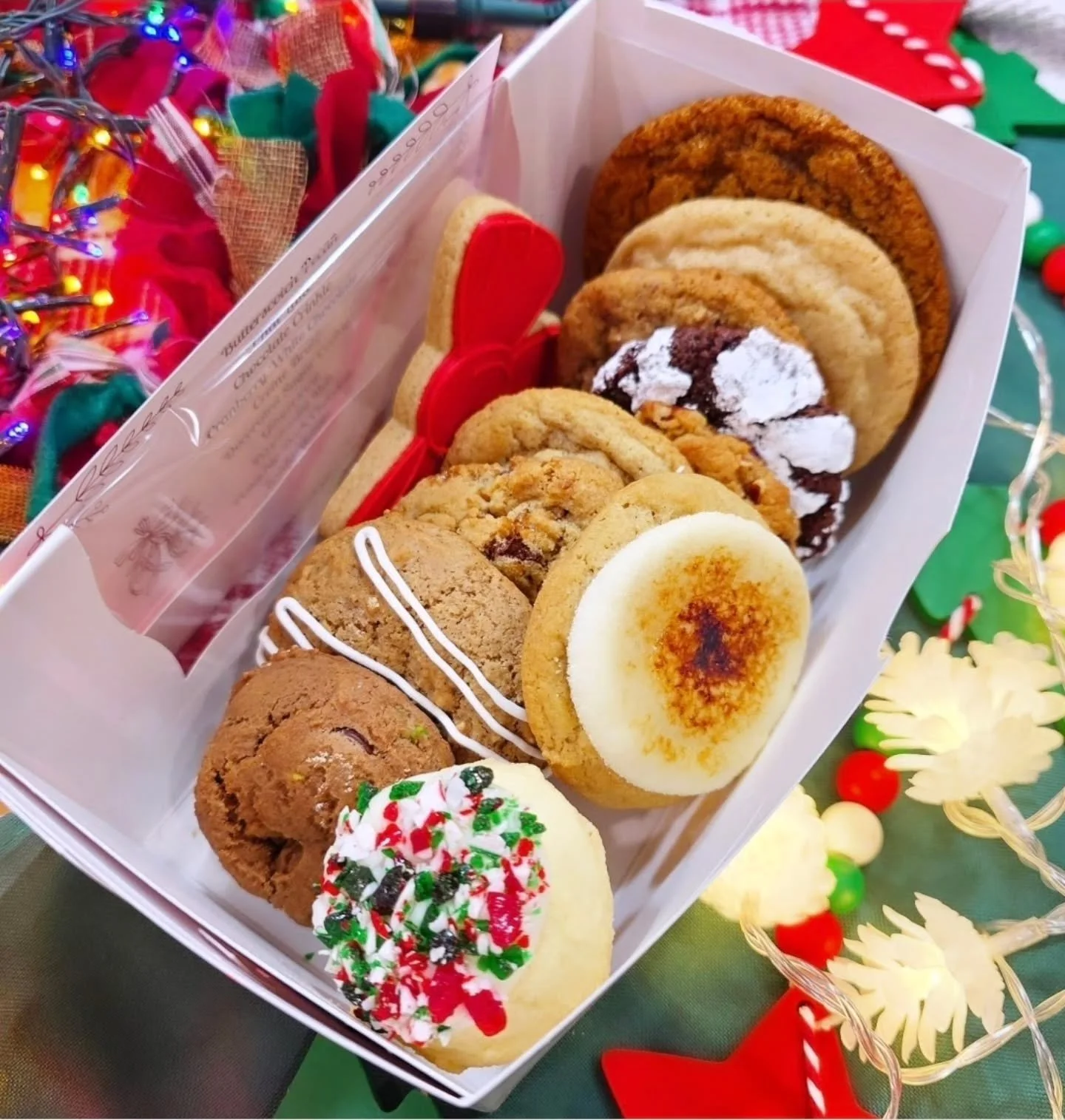 🎄 IT'S TIIMMMMEEEEEEEE 🎄
☝🏻 Read that in Mariah Carey 
Christmas boxes are here! Preorder link in the bio, on my website, and listed below. 
3 box sizes and 12 flavours per box
DIY kits - Christmas objects or Christmas Sweaters
PYO cookies - paint