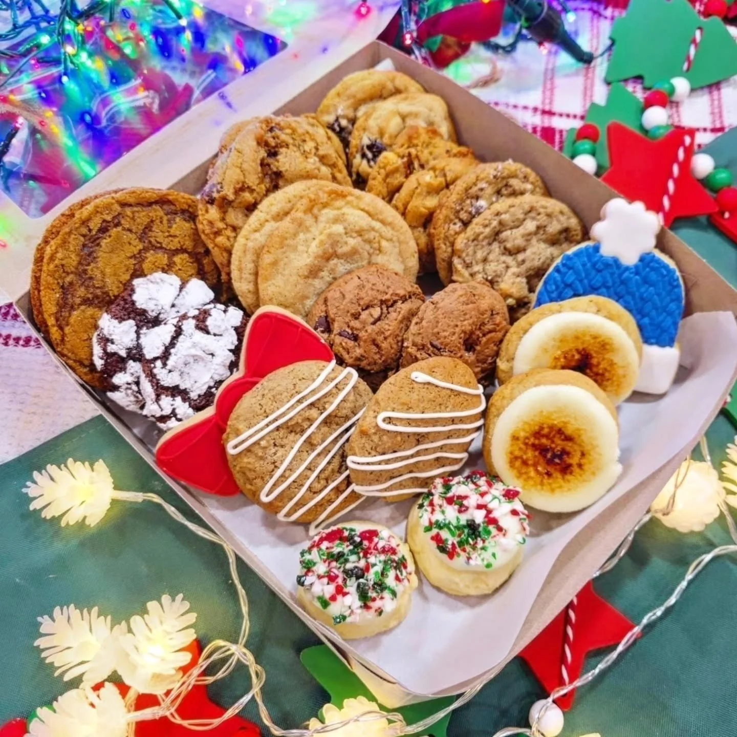 Two markets this week!
@inglewoodnightmarketyyc on Friday and @littlemodernmarket on Saturday 🎄
.
.
.
#christmascookies #yycchristmas #cookieboxes #cookies #cookie #cookieart #cookiesofinstagram #cookiestagram #cookiedecorating #sugarcookiemarketing