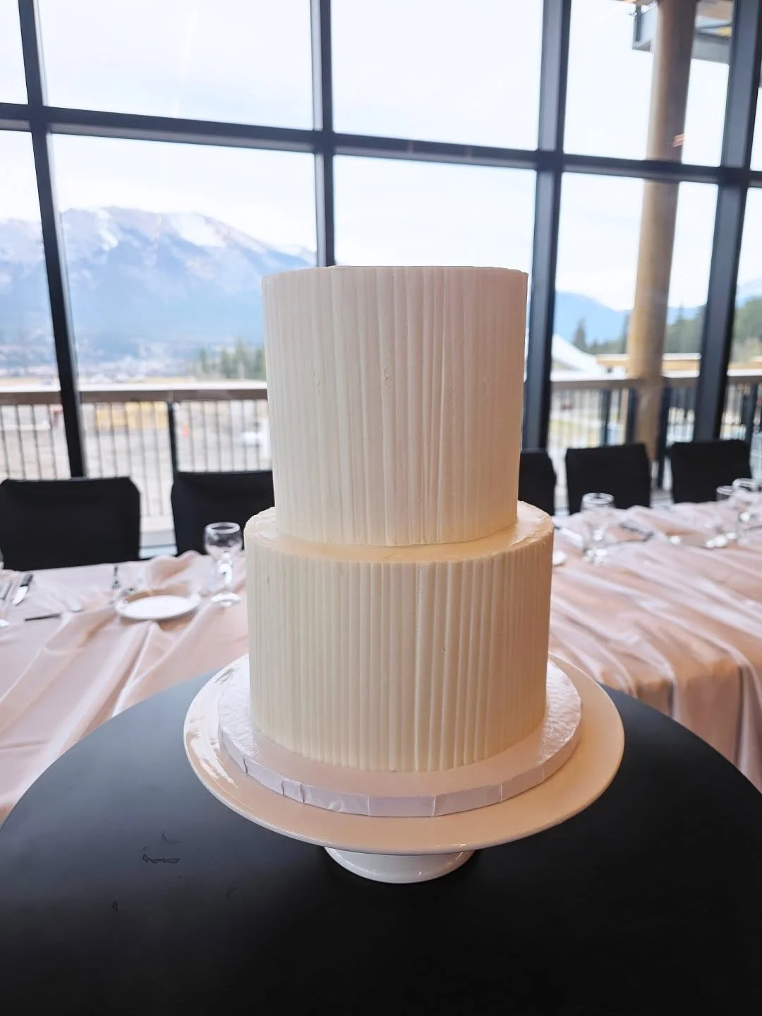 Sweet and simple for one of my last wedding cakes this year ❤️
.
.
.
#thevistacanmore #weddingcakes #canmoreweddings #cochranewedding #albertawedding #2025cake #cake #cakedecorating #cakesofinstagram #cakestagram #buttercream #buttercreamcake #cakede