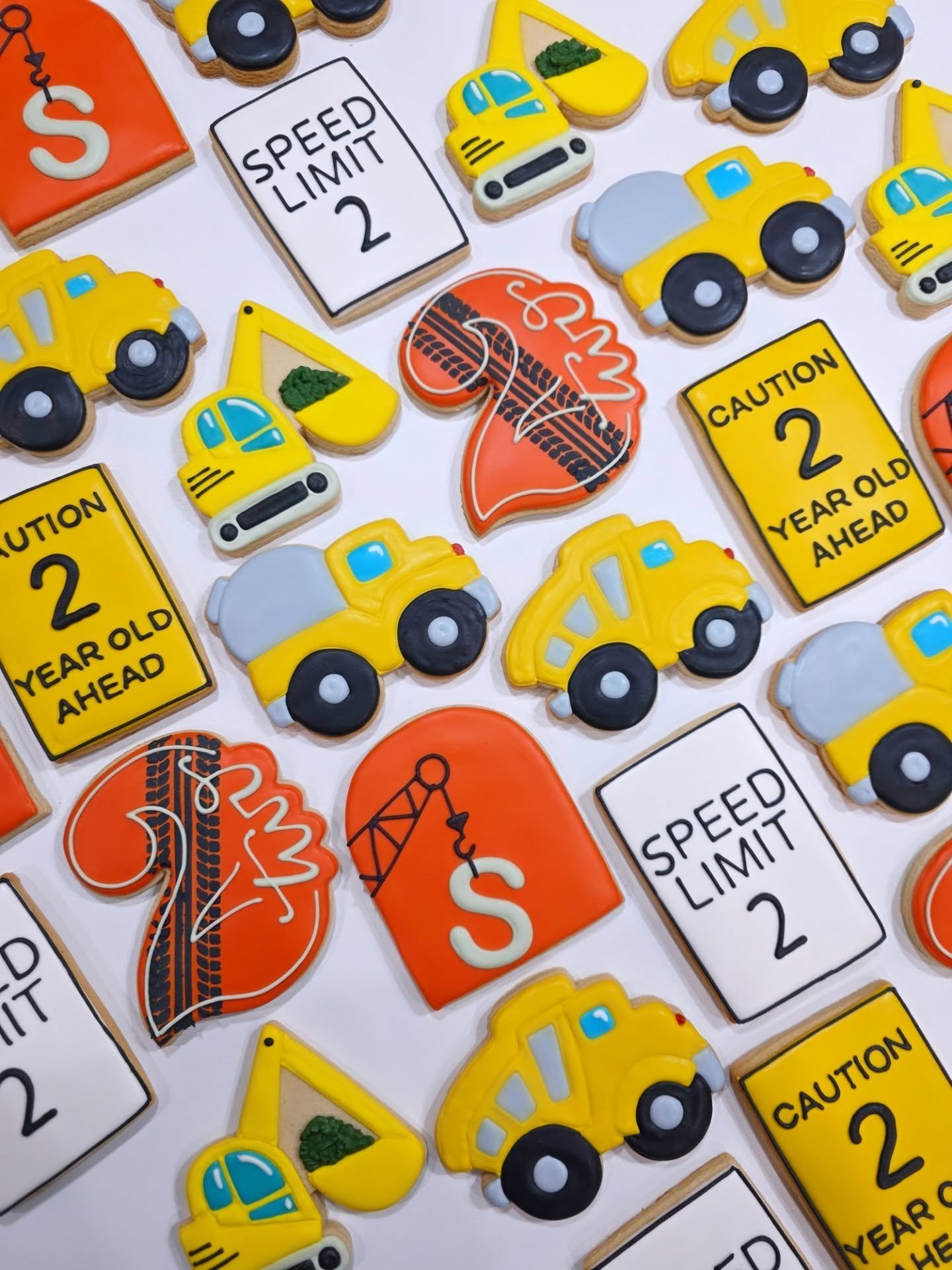 Construction 🚧 is one of 2025's most popular birthday themes! Caution 2 year old ahead! 🏗👷&zwj;♂️
.
.
.
#constructioncookies #birthdaycookies #cochranecookies #kidsbirthdayparty #cookies cookie cookieart cookiesofinstagram cookiestagram cookiedeco