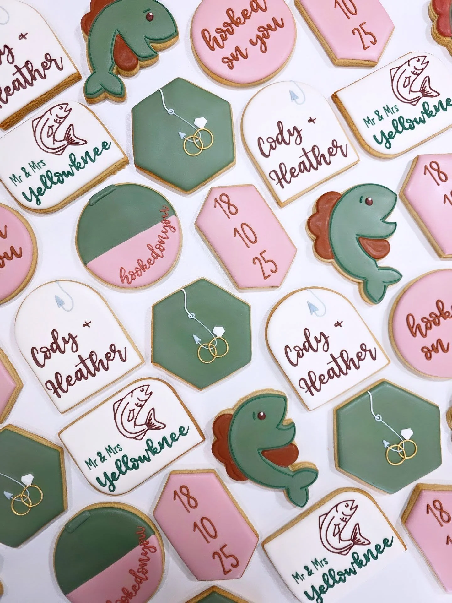 I love bold wedding colours 😍 
If you've got a wedding coming up pop over to my NEW wedding inquiry form 📝 link is in my bio !
.
.
.
#weddingcookies #albertawedding #canmoreweddings #cochranewedding #hookedonyou cookies cookie cookieart cookiesofin