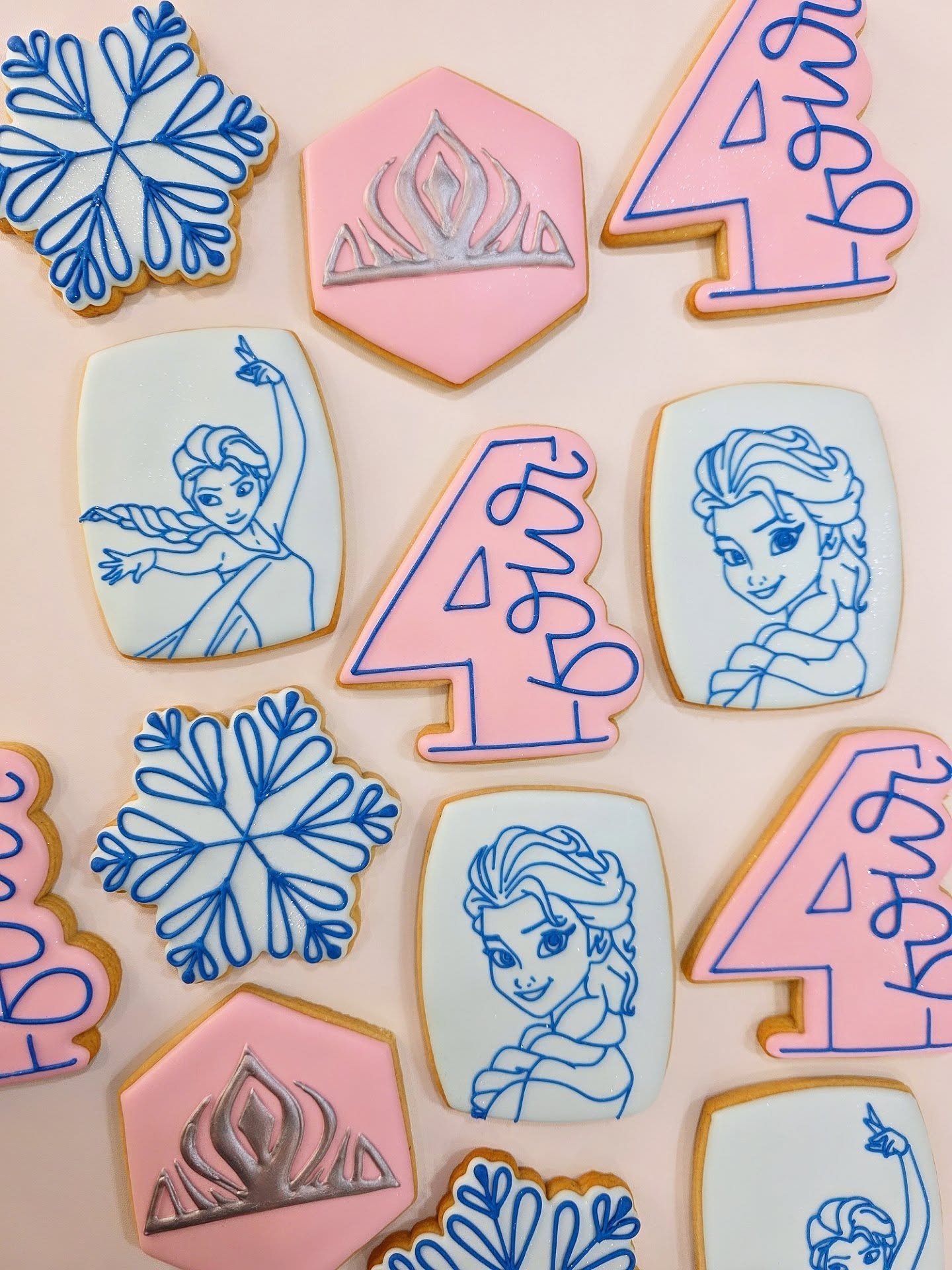 Let it goooooo ❄️❄️❄️
.
.
.
#frozencookies #birthdaycookies #elsacookies cookies cookie cookieart cookiesofinstagram cookiestagram cookiedecorating sugarcookiemarketing sugarcookies decoratedcookies royalicing royalicingcookies yyc calgary  yyclocal 