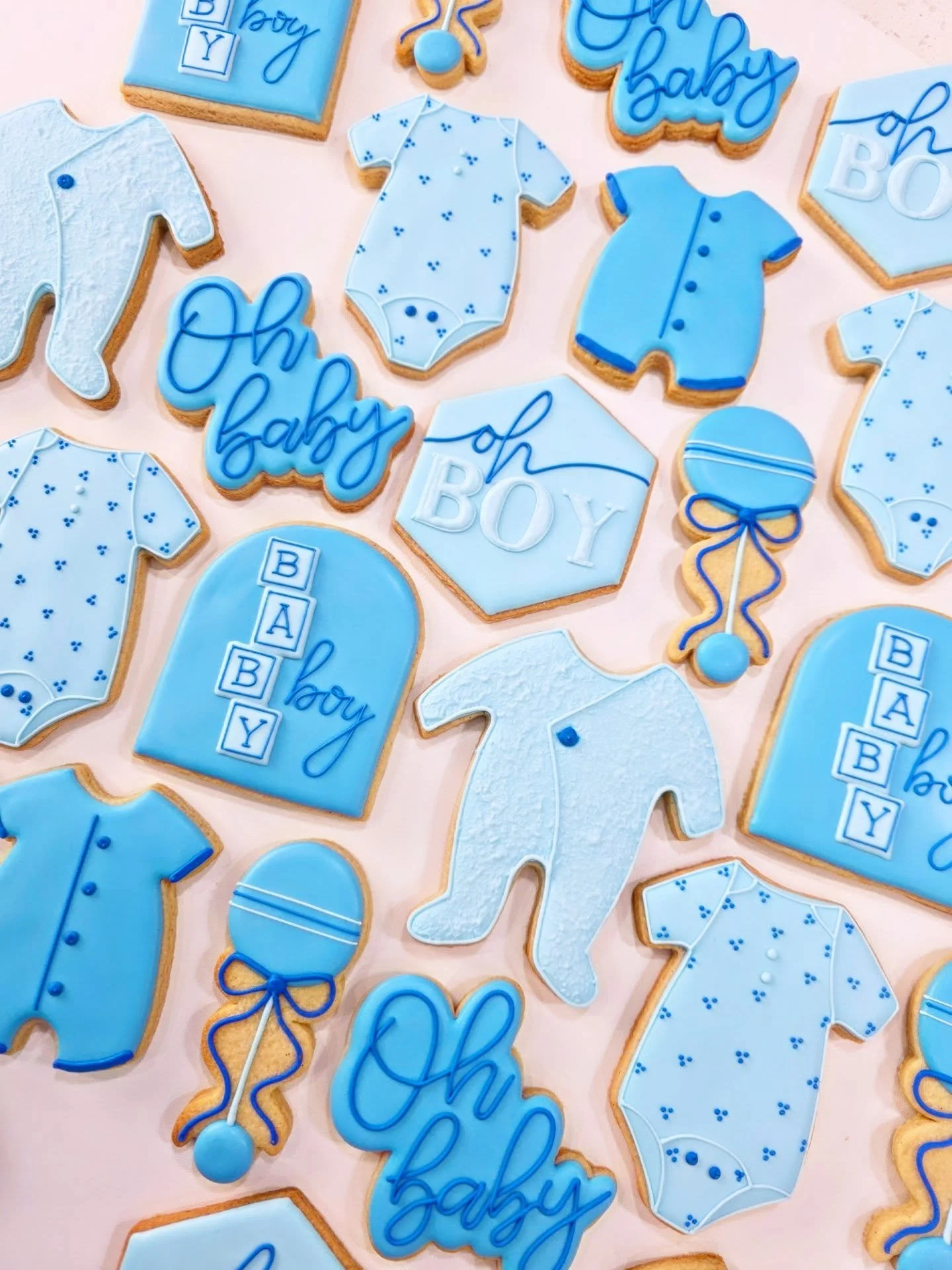 Sweet and simple for this baby boy shower set 💙 
.
.
.
#babyboycookies #babyshowercookies #babycookies #yyccookies #cochranecookies