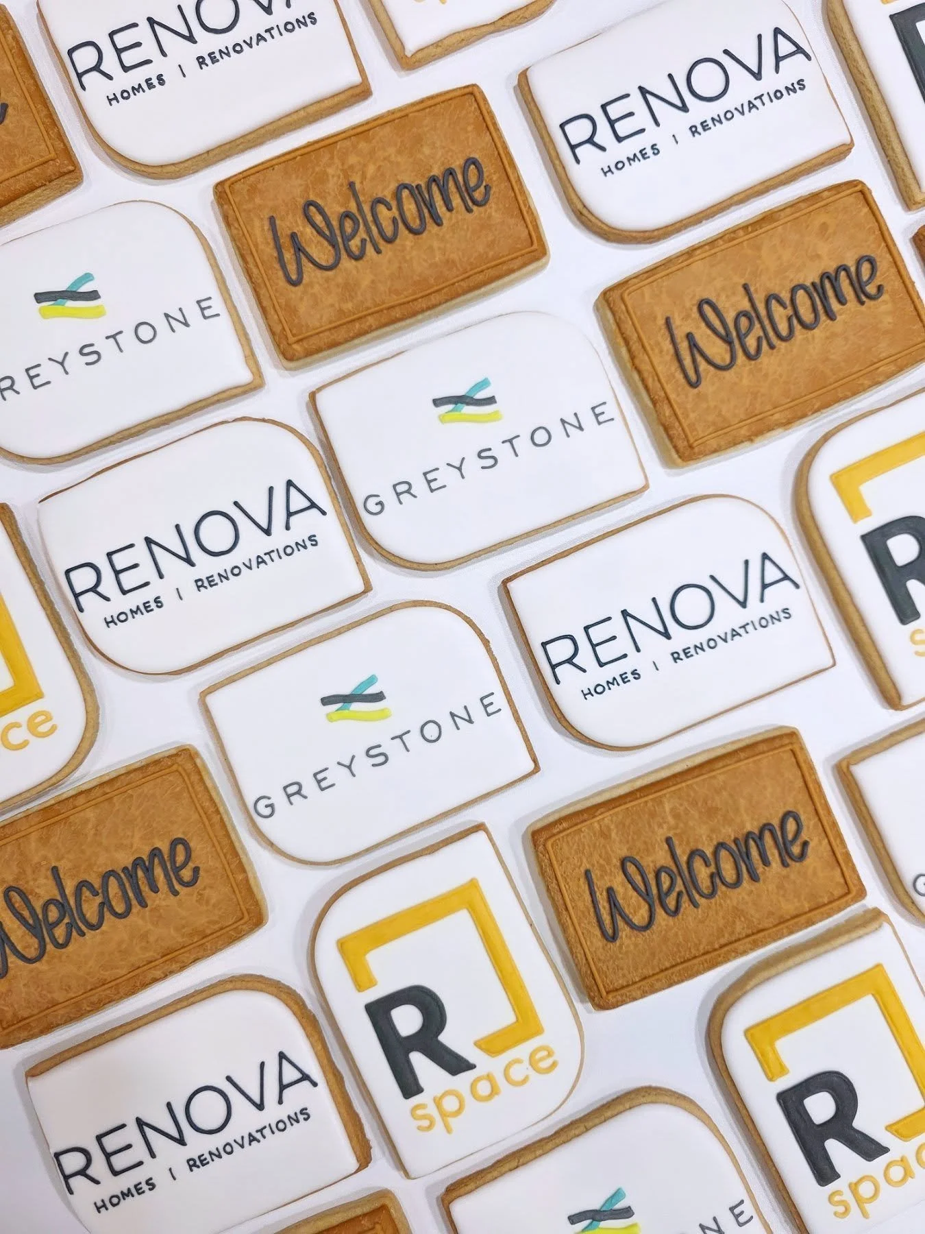 Got a logo? Put it on a cookie!
I pipe all designs by hand, which makes the logo stand out even more with a personable touch. Freezeable and delicious and a much sweeter option compared to a business card 📇
.
.
.
#logocookies #corporatecookies #yycc