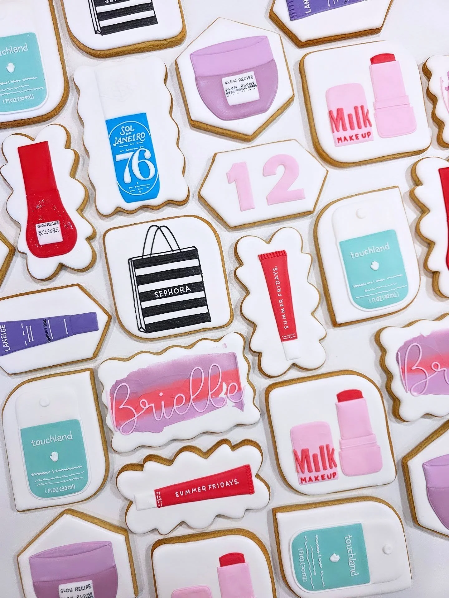 This was a challenging set, mostly for all the tiny lettering but also because I had no idea what any of these products were 🤦🏻&zwj;♀️ think I can get a 13 year old to teach me what make up is? Or at this point just keep with mascara and eyebrow pe