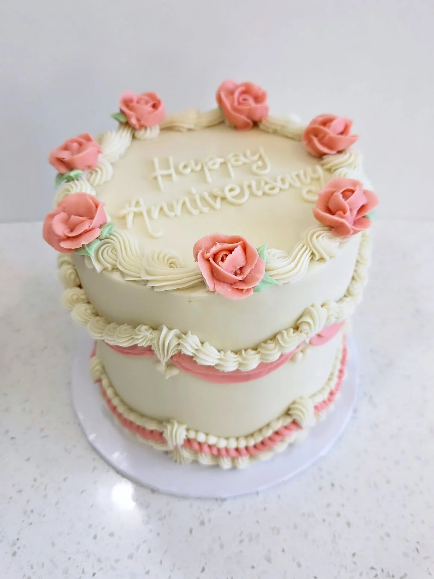 Classic ruffles and roses for a 60th anniversary 💕
.
.
.
#vintagecake #anniversarycake #rufflecake #yyccakes #cochranecakes