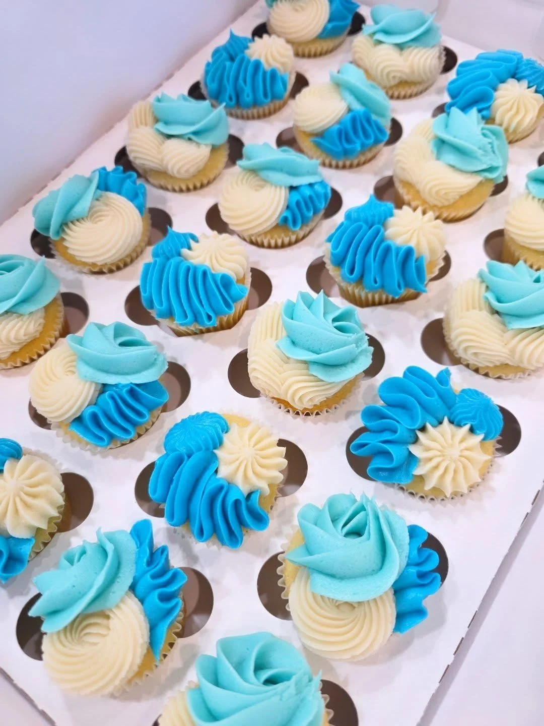 Heads up! If youre planning on placing an order in the next month do it sooner rather than later, I've got some big orders coming through and my schedule is tight! 
.
.
.
#minicupcakes #cupcakesofinstagram #babyshowercupcakes #yyccupcakes #cochranecu