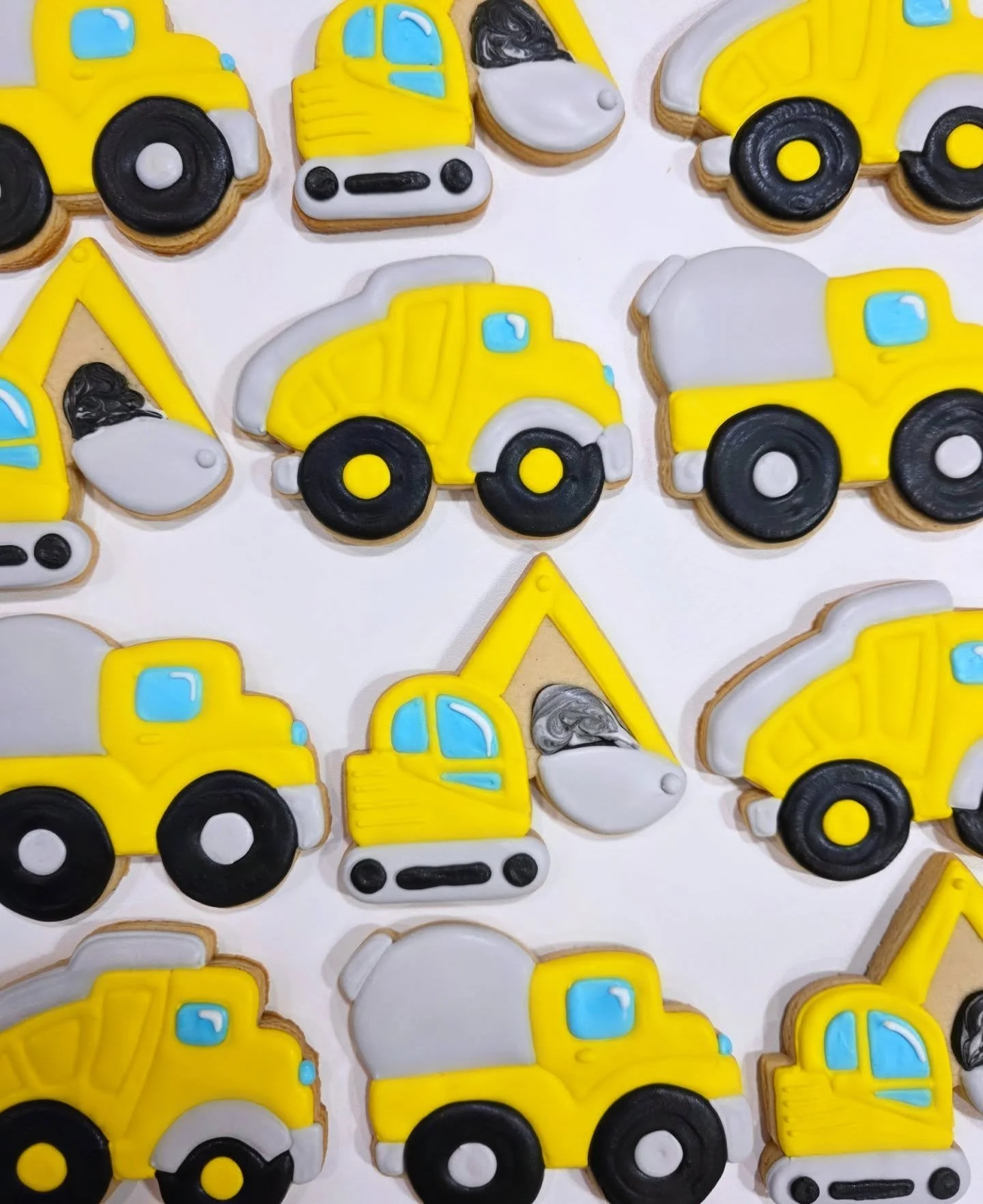 Seriously considering getting a push snow blower for the sidewalk. Or a mini back hoe 🤣🤦🏻&zwj;♀️ I'm tired of this grandpa!
.
.
.
#constructioncookies #truckcookies #yyccookies #cochranecookies #cochrane
