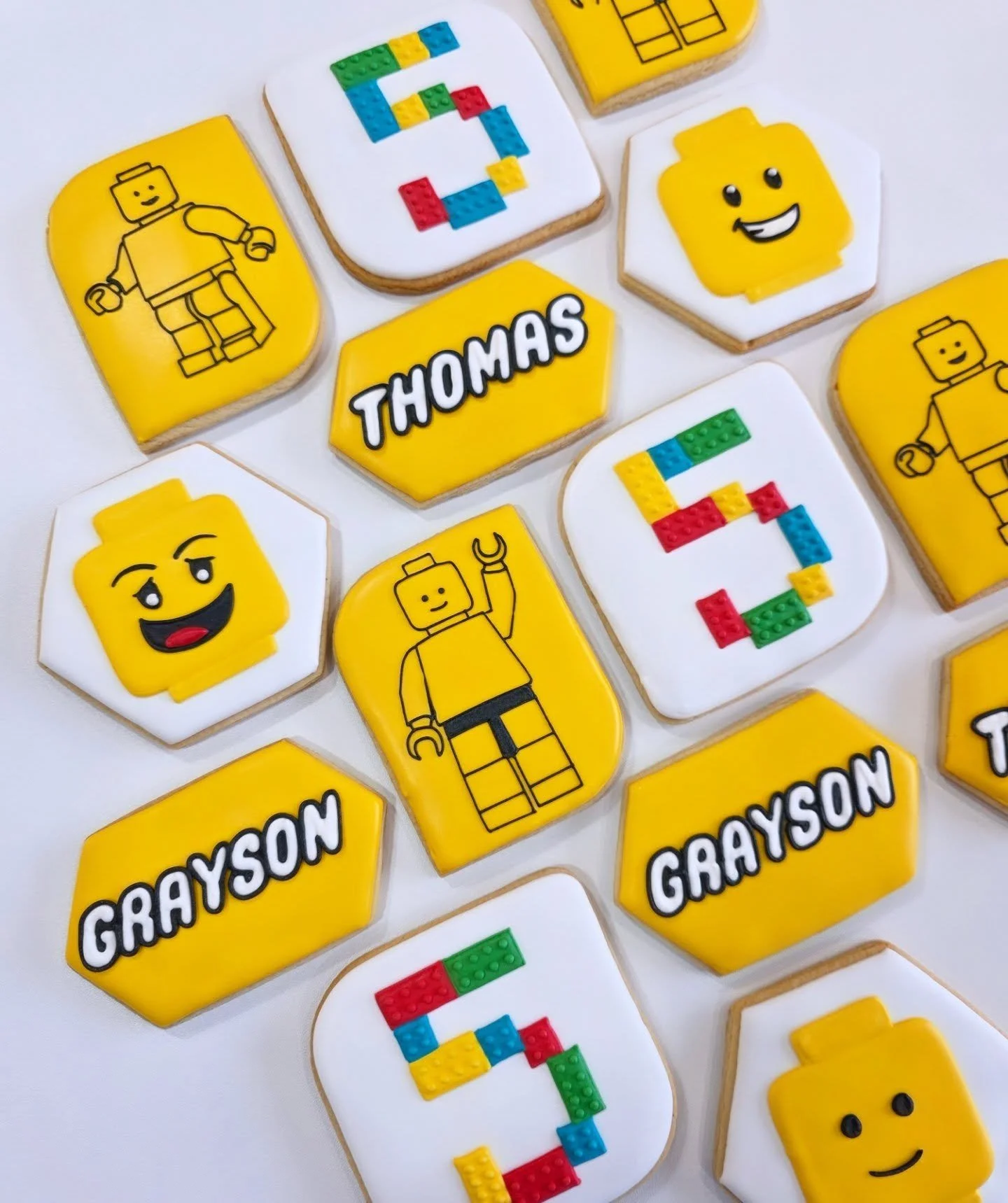 Lego for Grayson and Thomas' 5th birthday! 🧱
.
.
.
#legocookies #birthdaycookies #yyccookies #cochranebusiness #cochranecookies