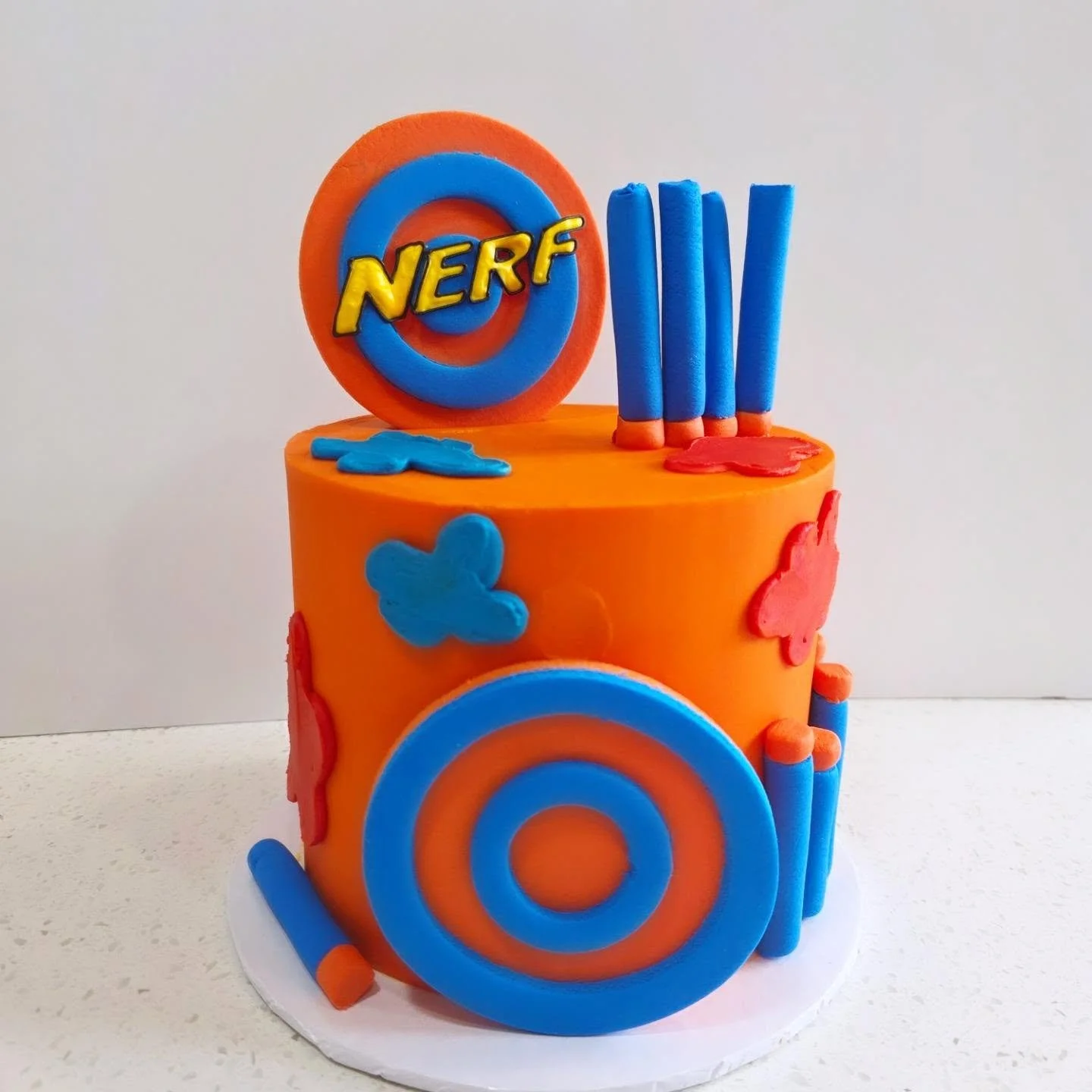 April is pretty much booked! May is half booked! Run don't walk to the order form if you need to get onto my calendar 🏃&zwj;♂️🏃&zwj;♀️
.
.
.
Nerf birthday cake
.
#nerfcake #birthdaycake #yyccakes #cochranecakes #cochranebakery