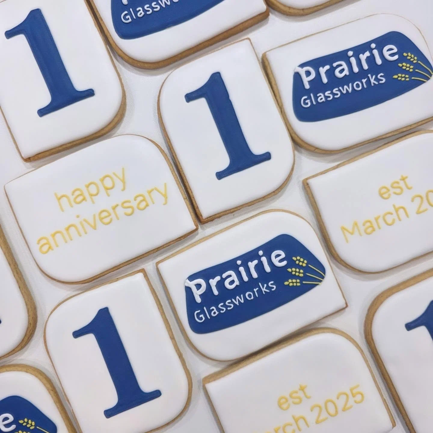 Small supporting small is the best 👌🏻 happy 1 year anniversary to @prairieglassworksyyc 🥳
.
.
.
#businesscookies #businesslogocookies #supportsmallbusiness #yyccookies #cochranecookies