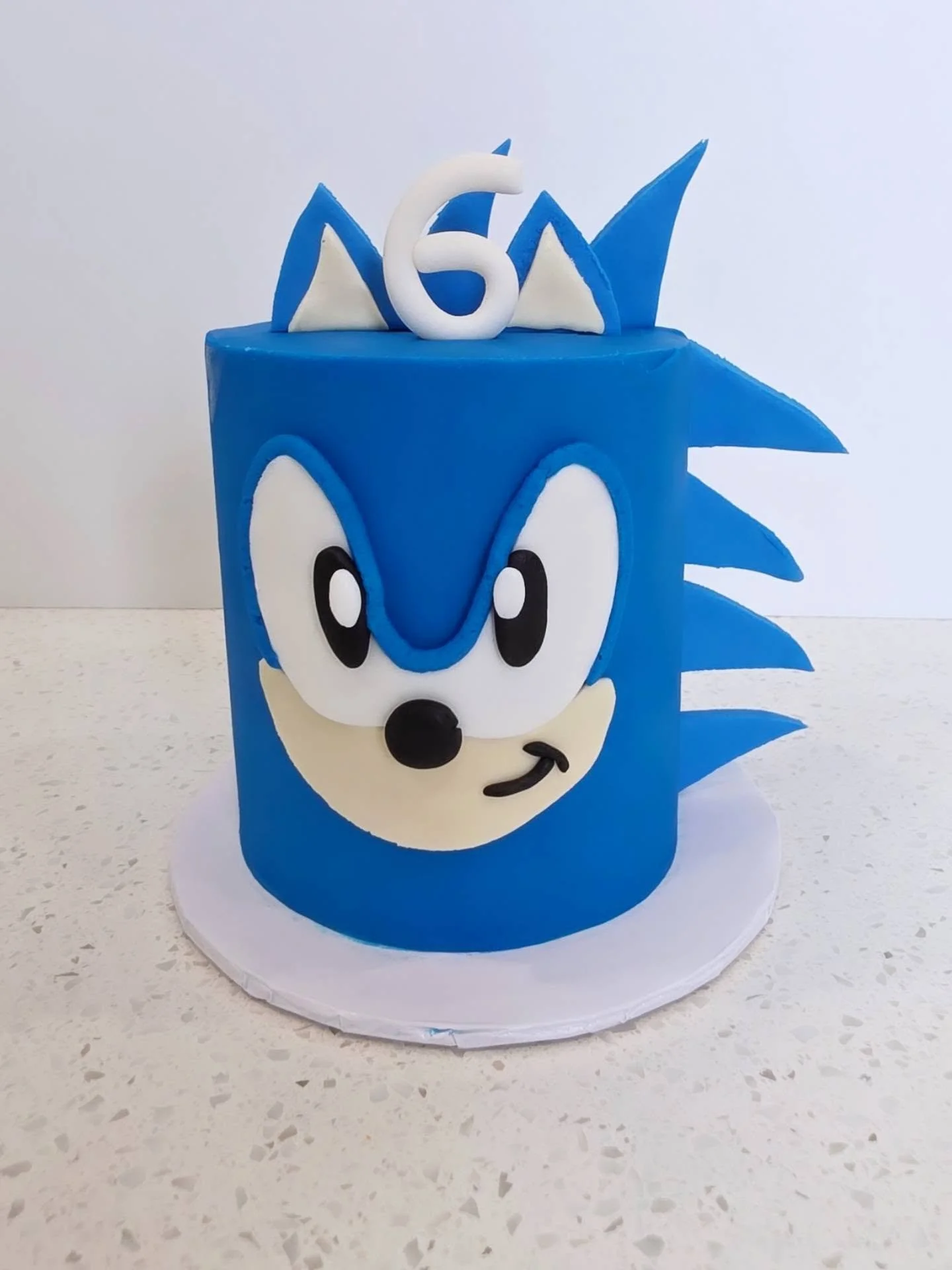 Sonic mini cake 💙
.
.
.
#soniccake #minicake #yyccakes #cochranecakes #birthdaycake