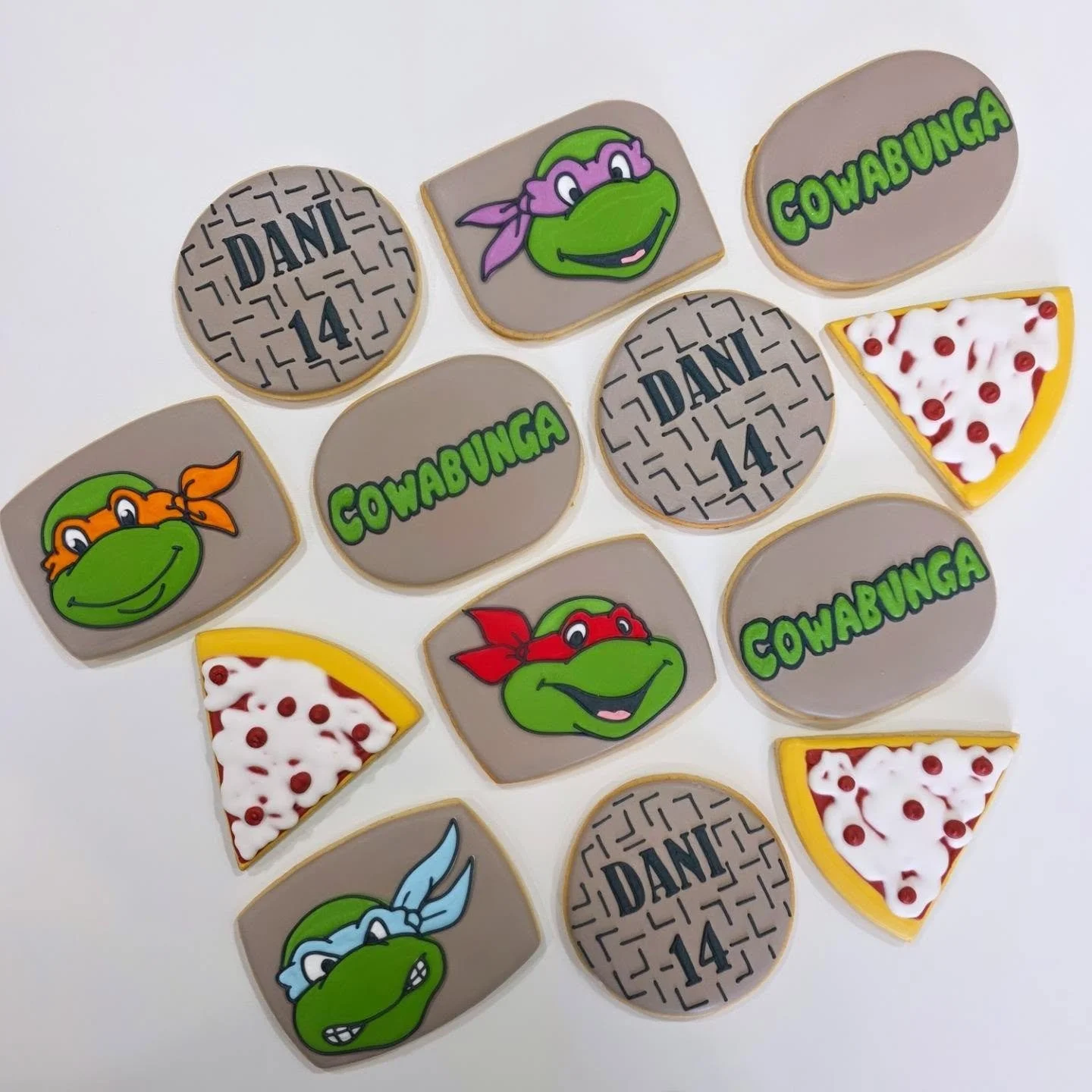 Cowabunga my dudes! 🍕 
.
.
.
#mutantninjaturtles #mutantninjaturtlescookies #yyccookies #cochranecookies #sugarcookies