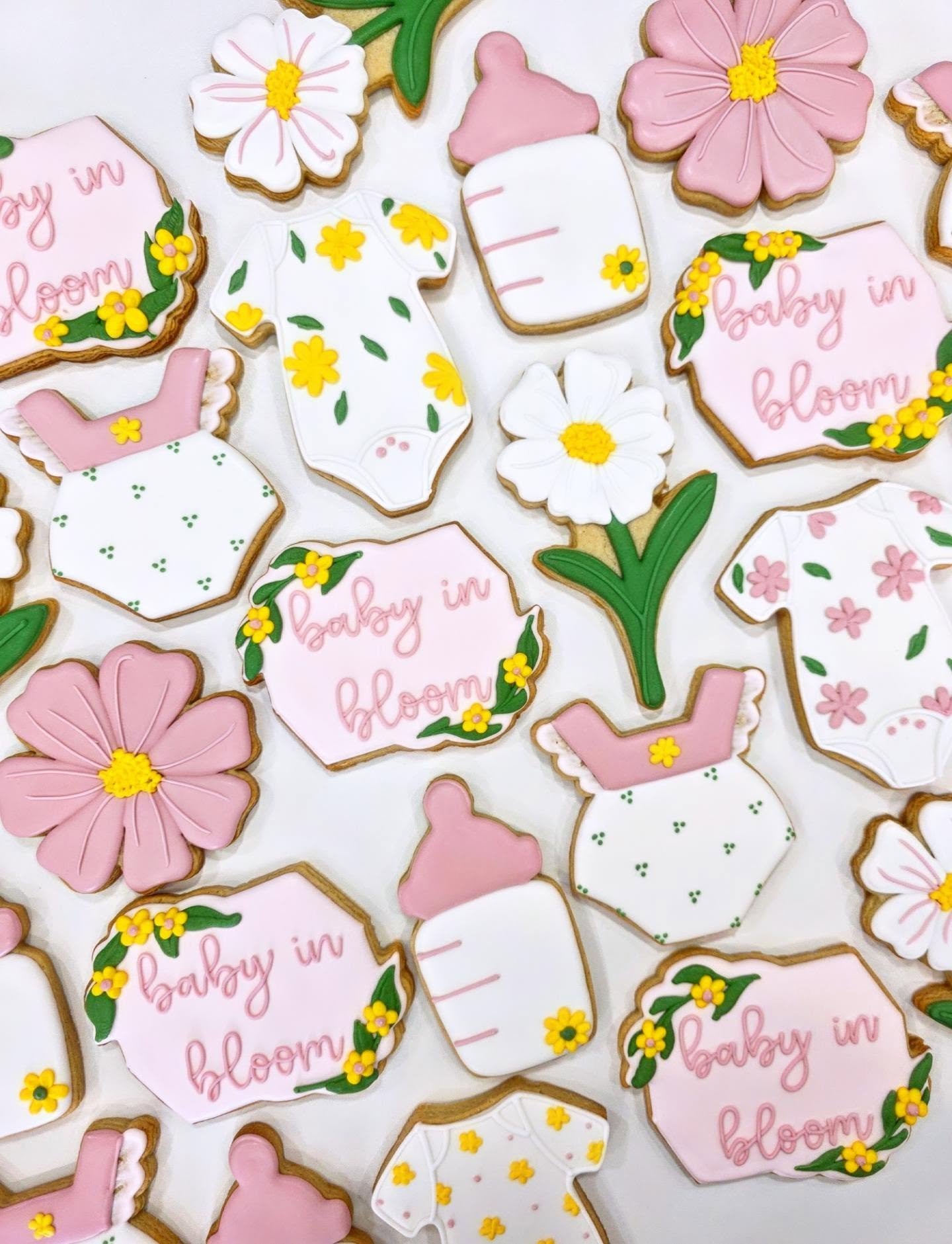 And just like that a day of 20 degree weather the seasonal depression is gone 🙌🏻🌱
.
.
Baby in bloom baby shower cookies
#babyinbloomcookies #babyshowercookies #yyccookies #cochranecookies