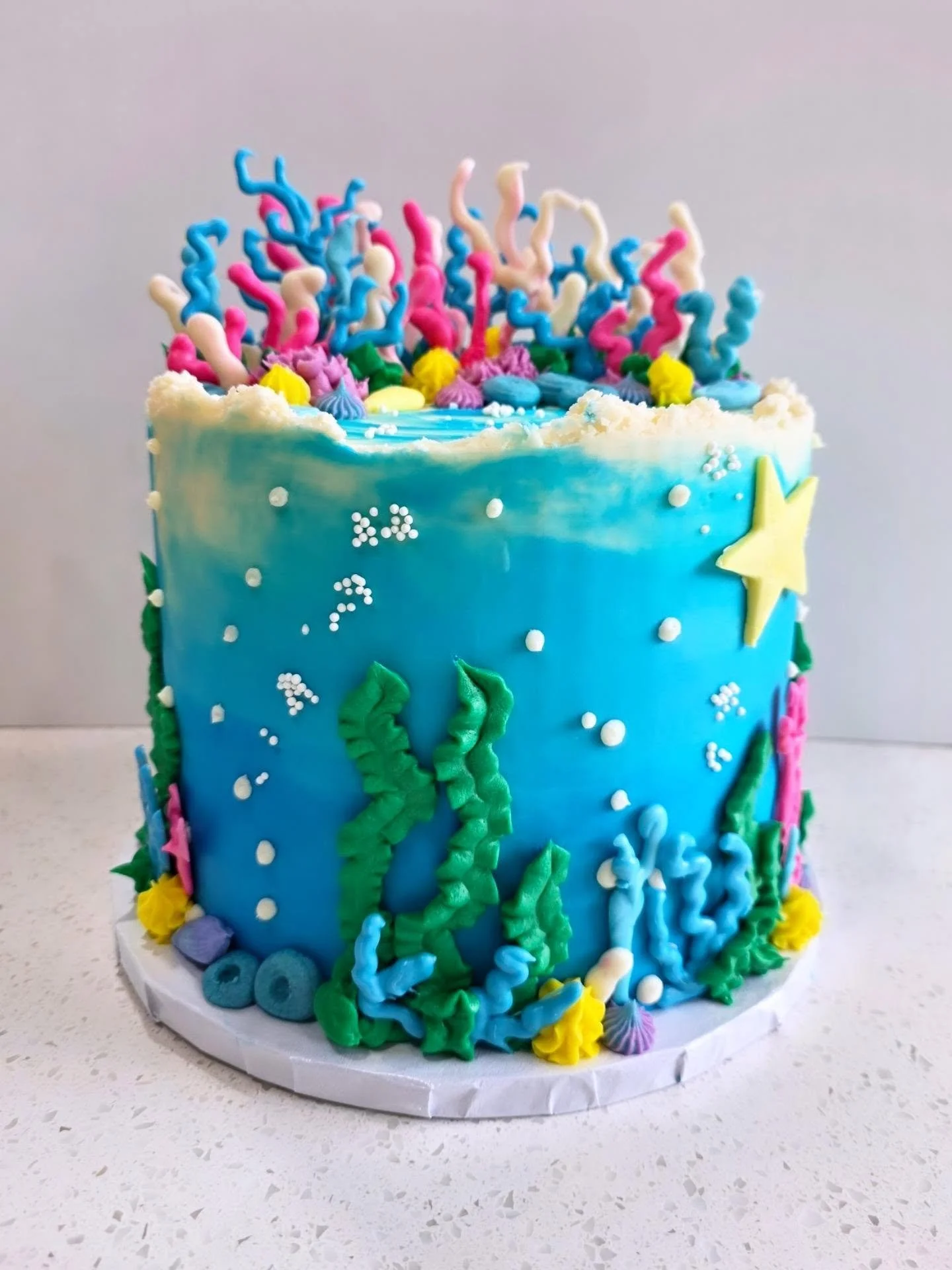 Under the sea gender reveal cake 🪸💙🪸🩷🪸
.
.
.
#genderrevealcake #undertheseacake #yyccakes #cochranecakes
