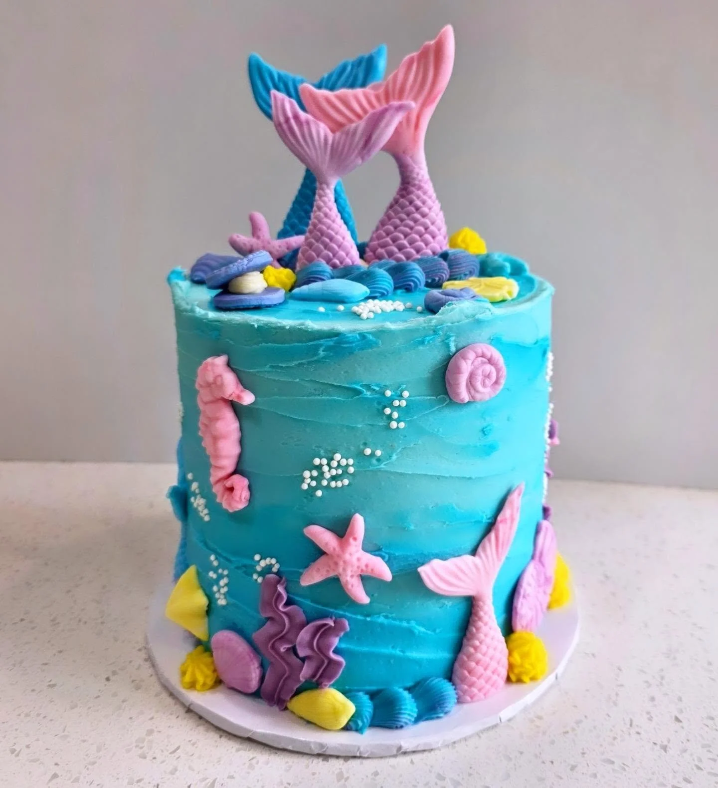 🧜&zwj;♀️ 🧜&zwj;♀️ 🧜&zwj;♀️ 🧜&zwj;♀️ 
.
.
.
#mermaidcake #mermaid #yyccakes #cochranecakes #cochraneloveslocal