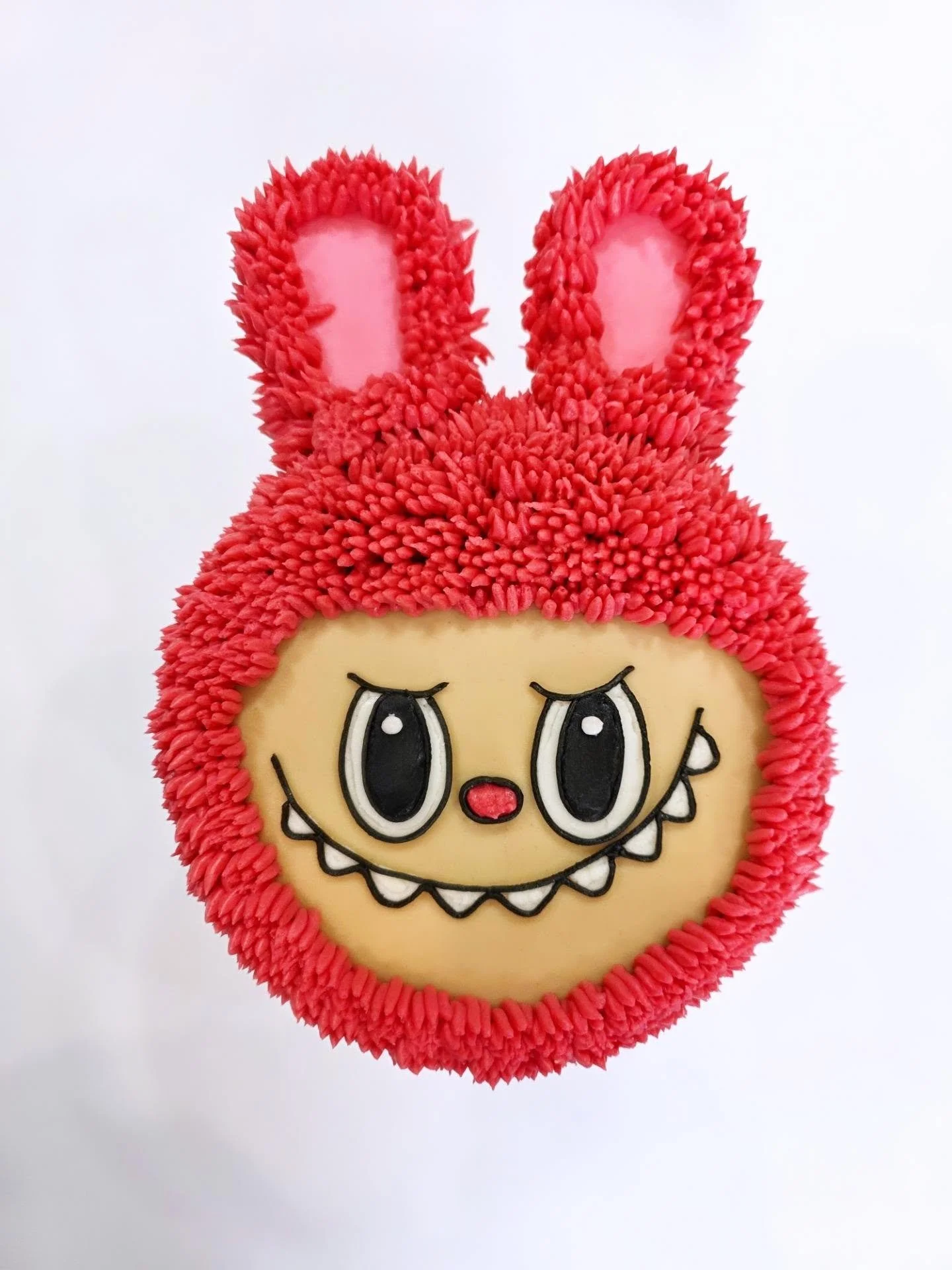Give me a 90s Furbee over one of these creepy AF Labubus any day! 
.
.
.
#labubu #labubucake #birthdaycake #yyccakes #yyccookies
