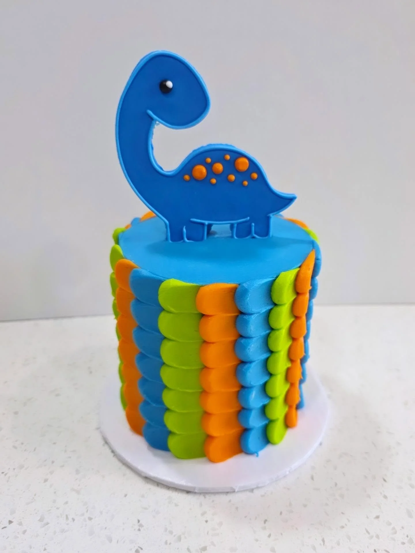 I fear no other cake will be as cute as this dino smash cake 🦕
.
.
.
#dinosaurcake #smashcake #minicake #yyccakes #cochranecakes