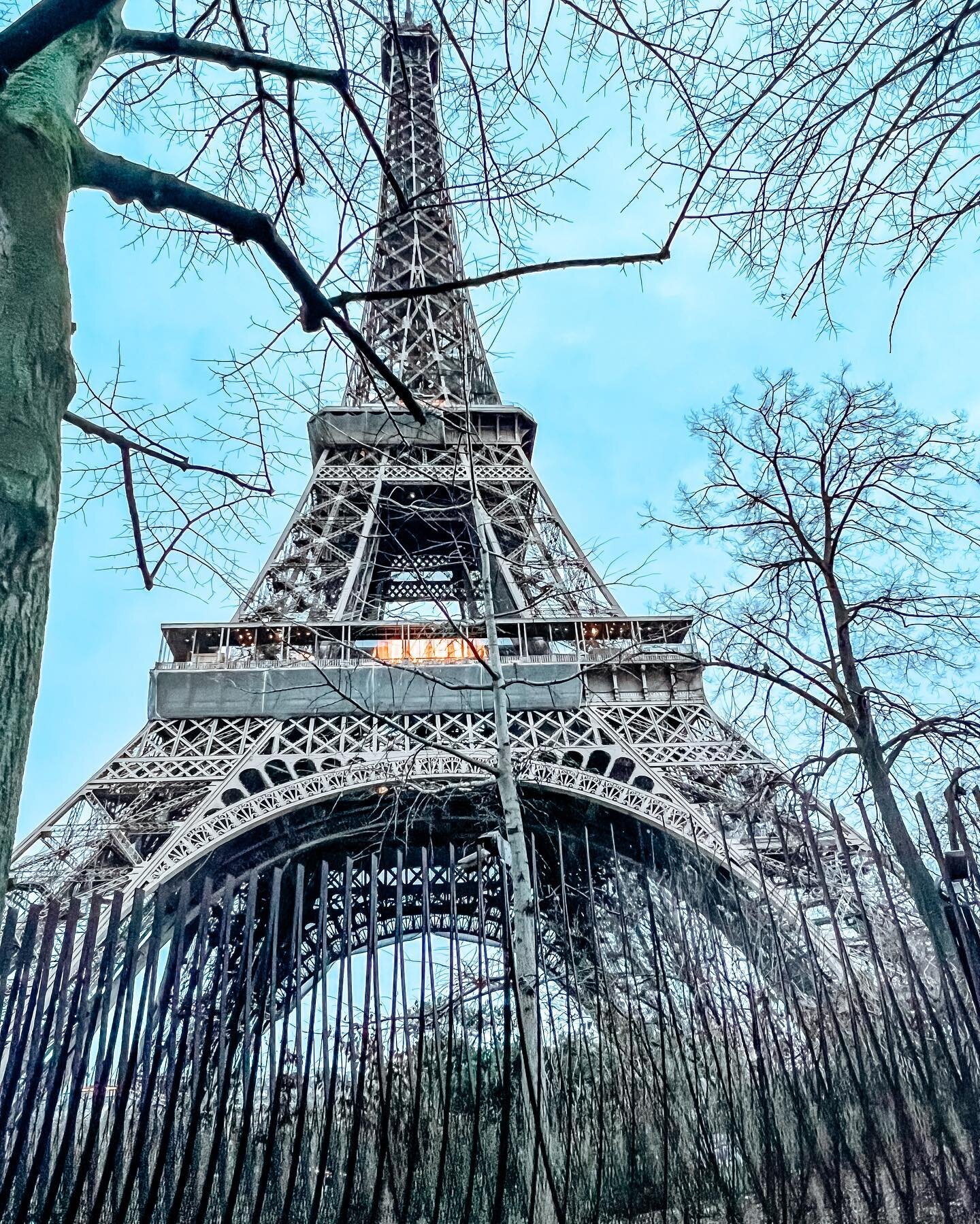 🅷🅰🅿🅿🆈 🅽🅴🆆 🆈🅴🅰🆁 from the region and beyond 🥳

🇫🇷Bonne Ann&eacute;e 2023🎊

#travel #Indiana #France #Paris #favoritethings  #theregionandbeyond #DameTraveler
#SheIsNotLost #WeAreTravelGirls #FemmeTravel #Girlsborntotravel
#GirlAroundWor