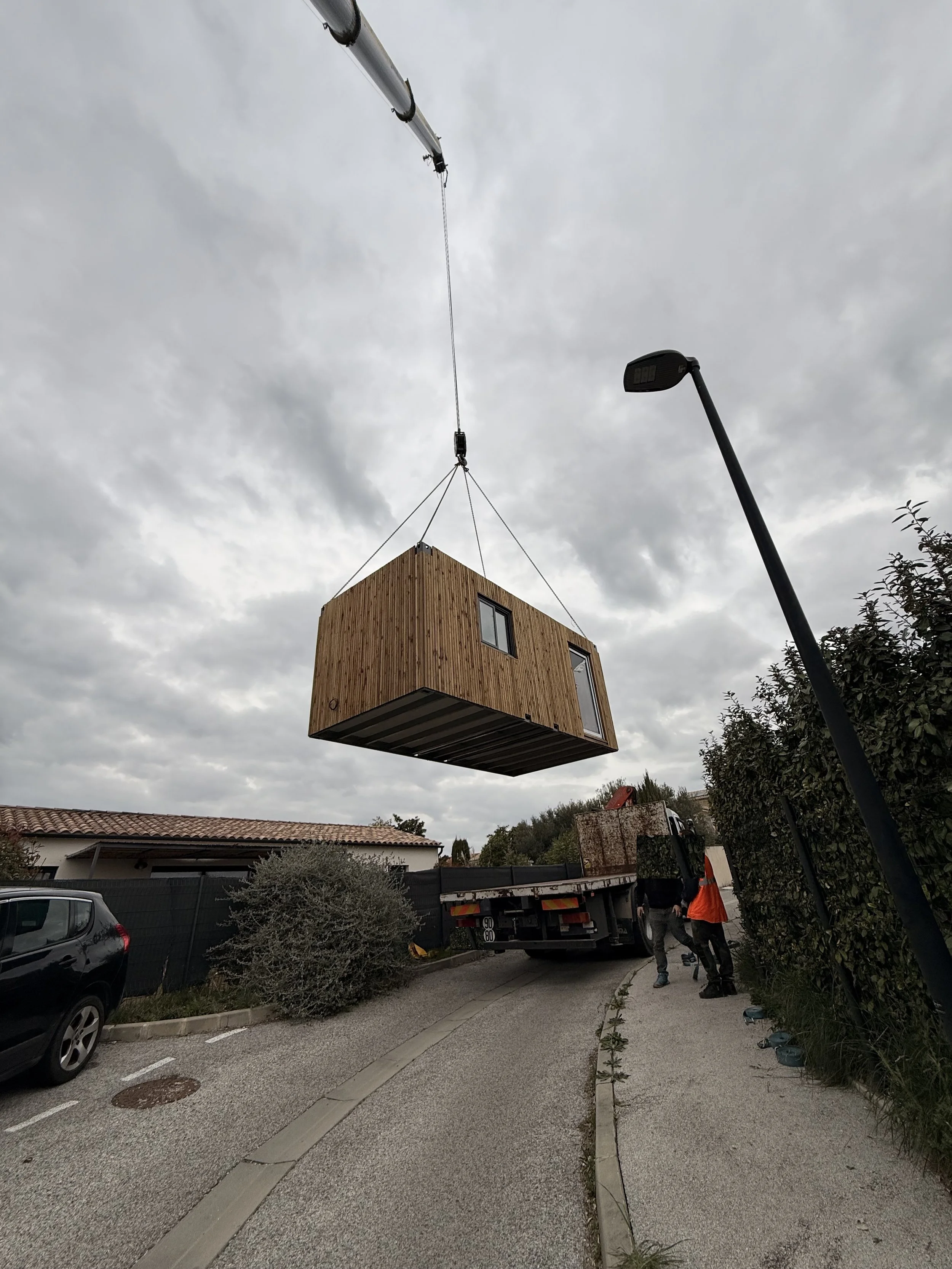Déchargement à l'aide d'une grue automotrice