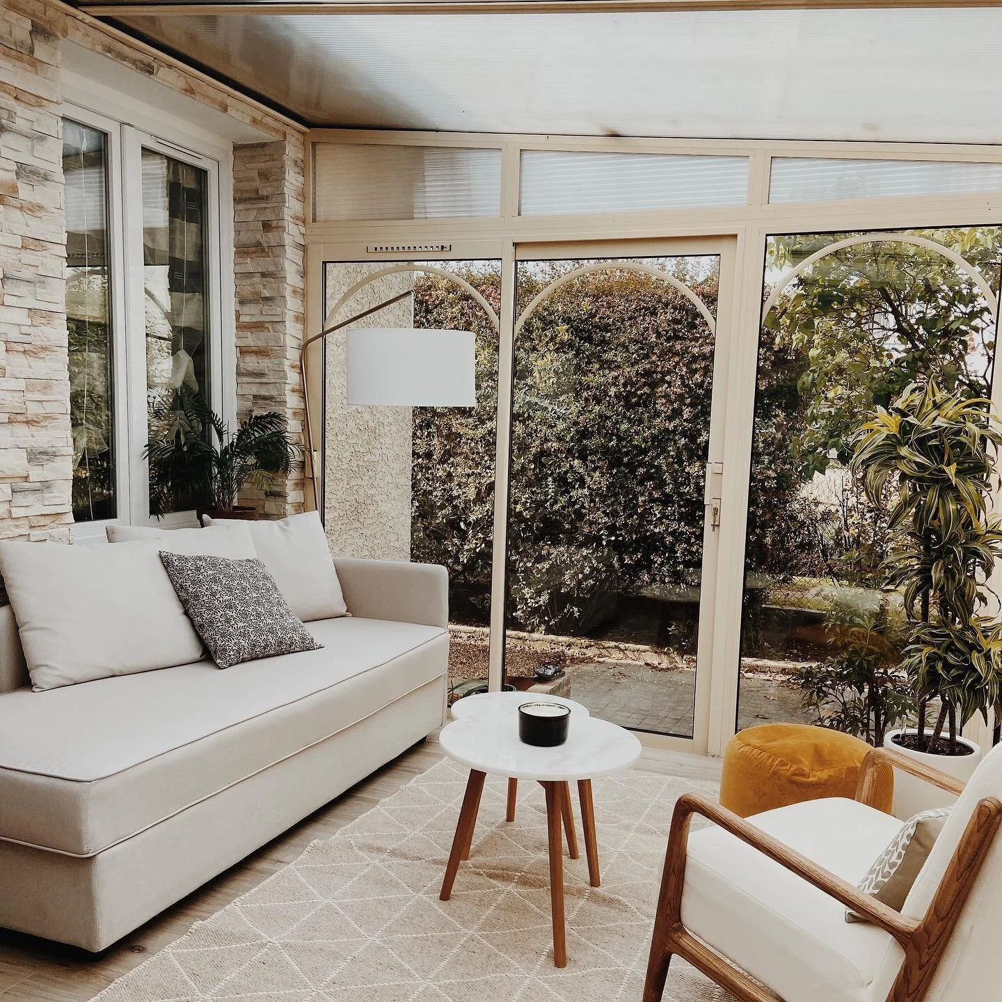 &bull;&bull;&bull; PROJET YVR&Eacute; &bull;&bull;&bull;

Retour sur ce projet de r&eacute;novation dans une maison de bourg. 

Le souhait des clients &eacute;tait de pouvoir profiter de leur v&eacute;randa tout au long de l&rsquo;ann&eacute;e, pour 