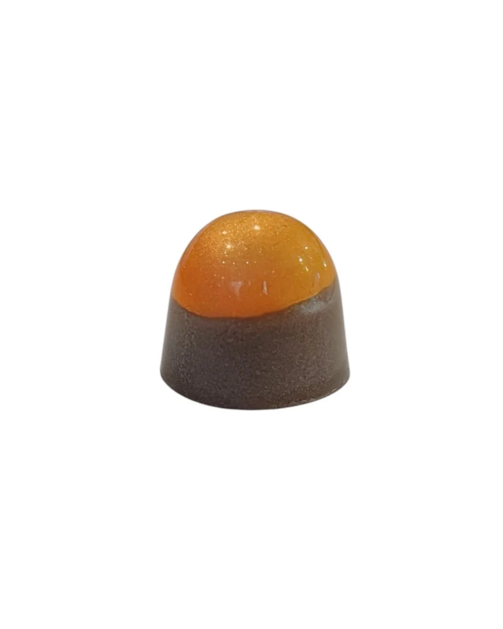 **NEW FLAVOUR** - Vanilla & Molasses - Milk chocolate shell with a vanilla and molasses caramel
