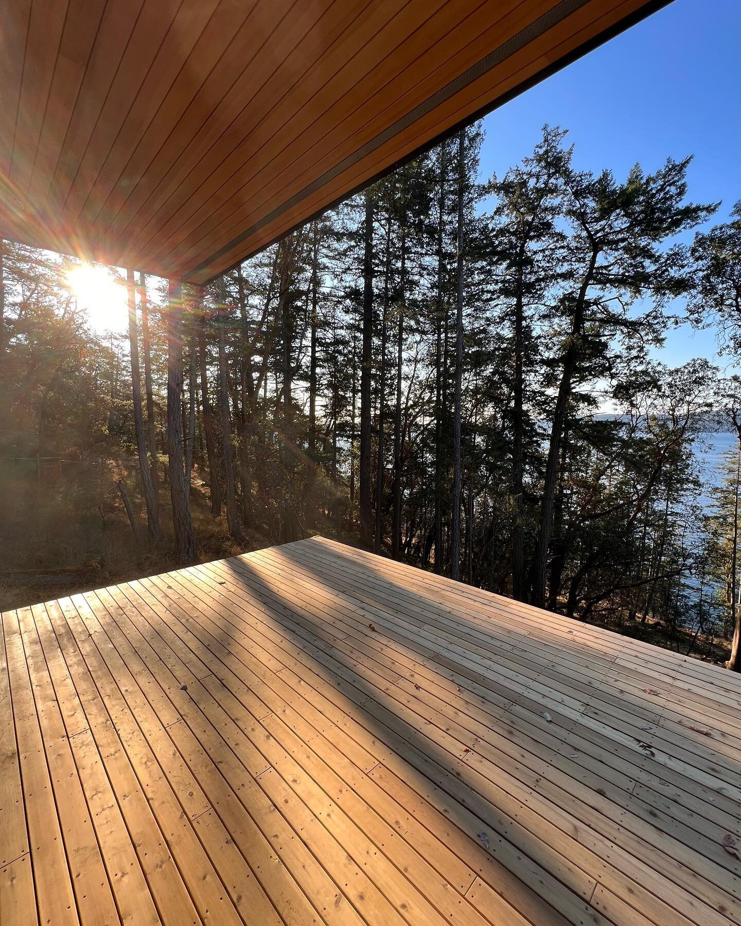 WIP: our house on SSI is shaping up very nicely👌🏻. Architecture: @wovenarchitecturedesign 📸 @geoffnorth  #modernhome #customhomes #builders #saltspringisland #yyj