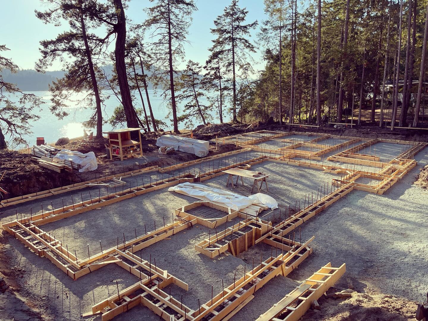 Golden Hour, Mayne Island. Sick rancher now under construction.
Footings in October are much more enjoyable then we remember ☀️. #modernarchitecture #modernhomes #architecture #customhomes #mayneisland #builder