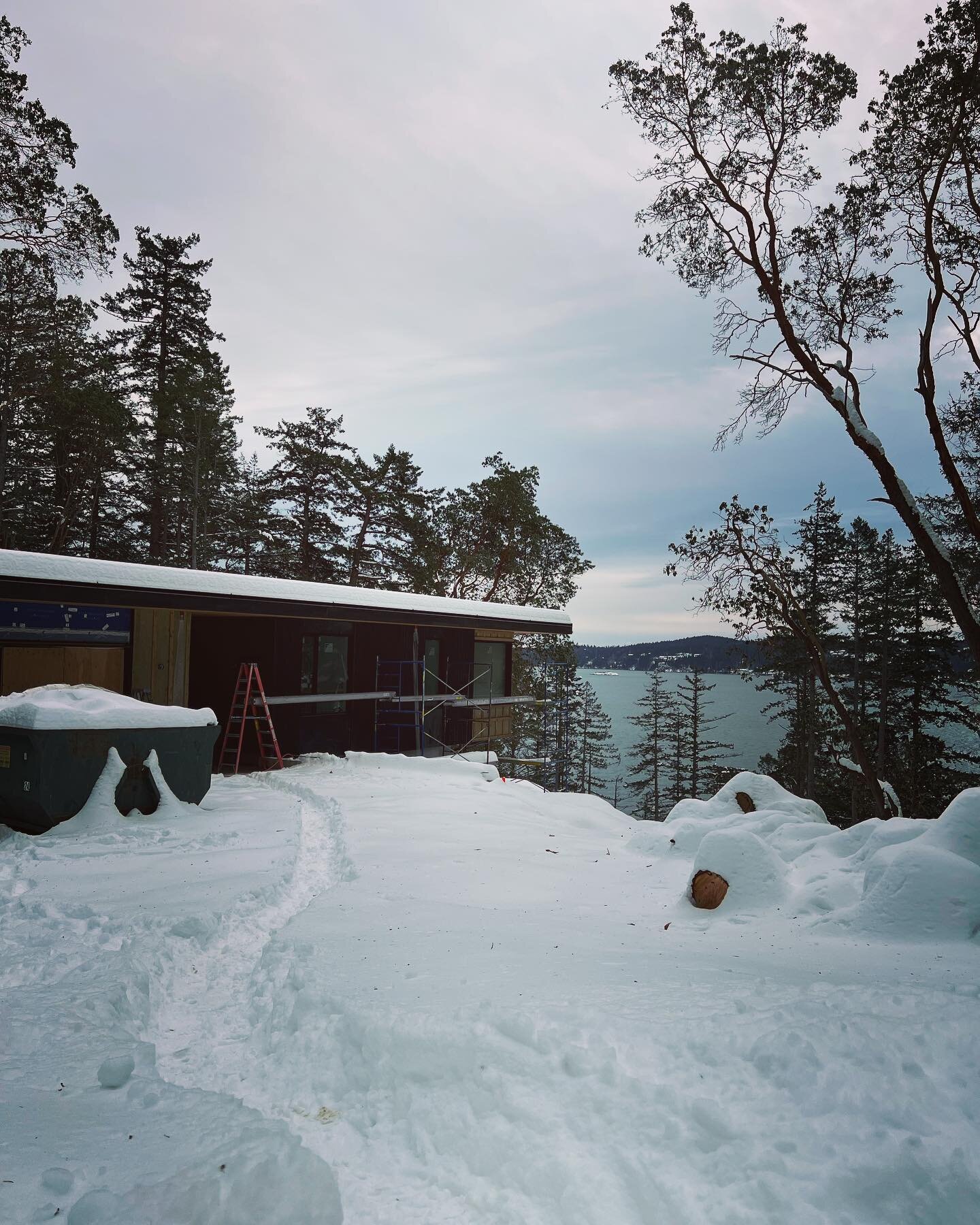 It seems Mother Nature has offered us an extended break this Christmas. The boys made it into site to tuck it away for the year, Fortunately for us only one of our trucks needed help out of the ditch. happy holidays!  @wovenarchitecturedesign