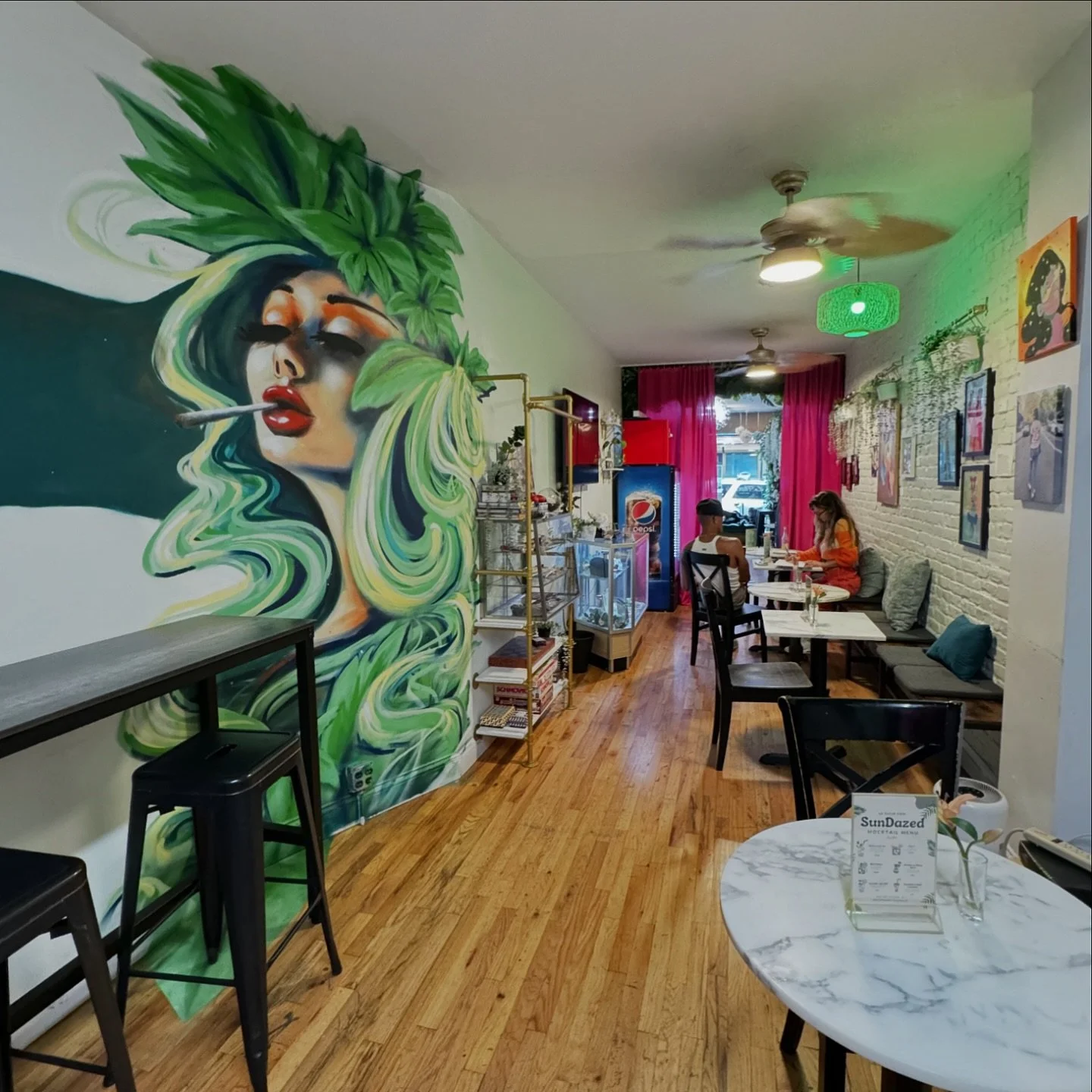 Have you seen the mural @lexibellaart created for us inside the shop? Stop by today from 12-4 for Working on it Wednesdays and enjoy BOGO teas, coffees, and mocktails! 

#nyc #nycfreelancer #nyccreatives #nyc #cafe #mocktails