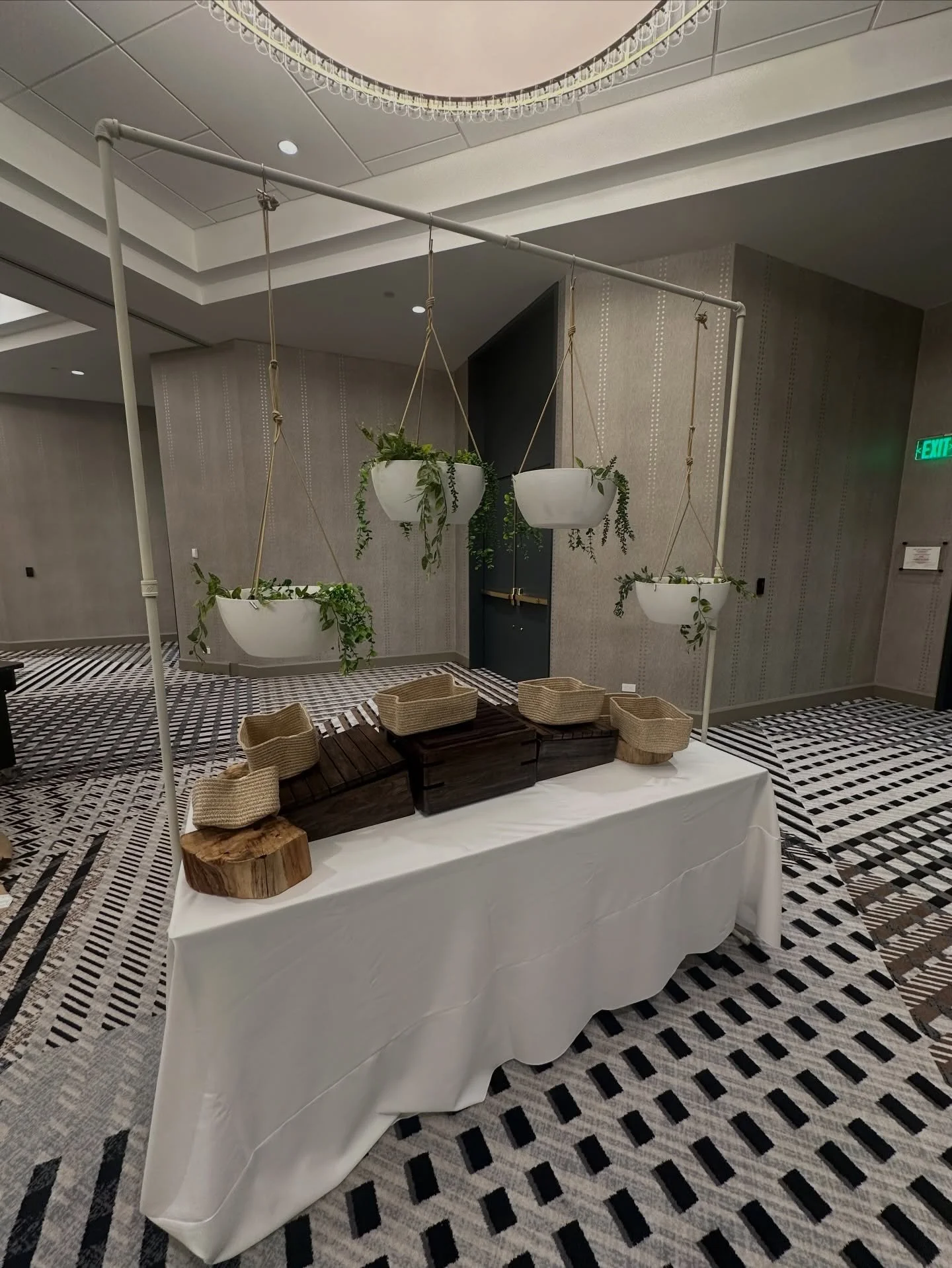 let&rsquo;s dream it up together 💭

we created this custom buffet piece to give this beautiful food &amp; beverage display an extra wow factor. the hotel placed mini individual juice jars in the baskets. 

more to come from this fun event!