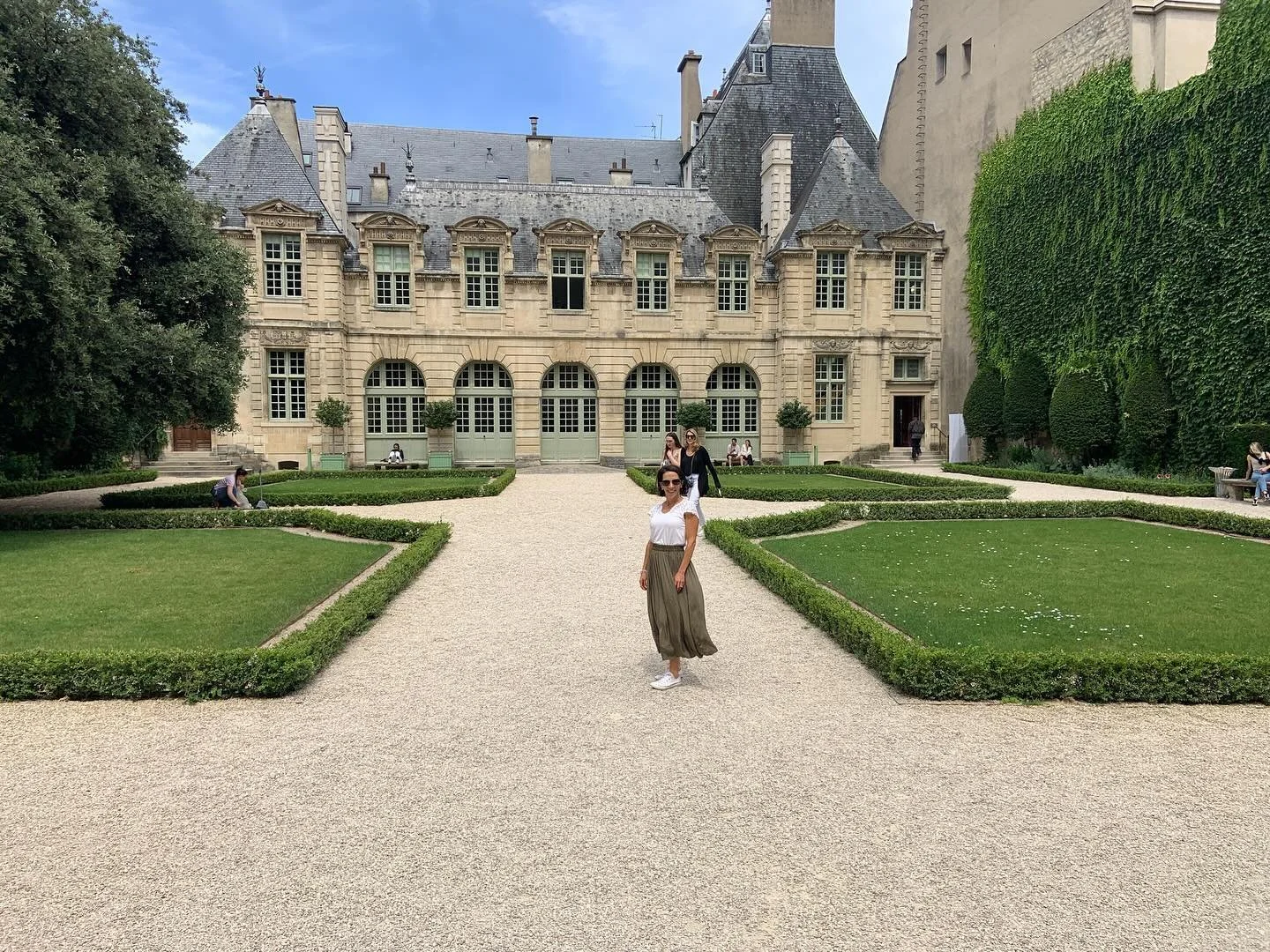 As the summer holidays draw to a close, take a moment to reflect and recharge. ☀️⛱️

This summer has been especially meaningful for me as I&rsquo;ve spent it at home in France, surrounded by loved ones. 💕🇫🇷

The warmth of family, the beauty of fam