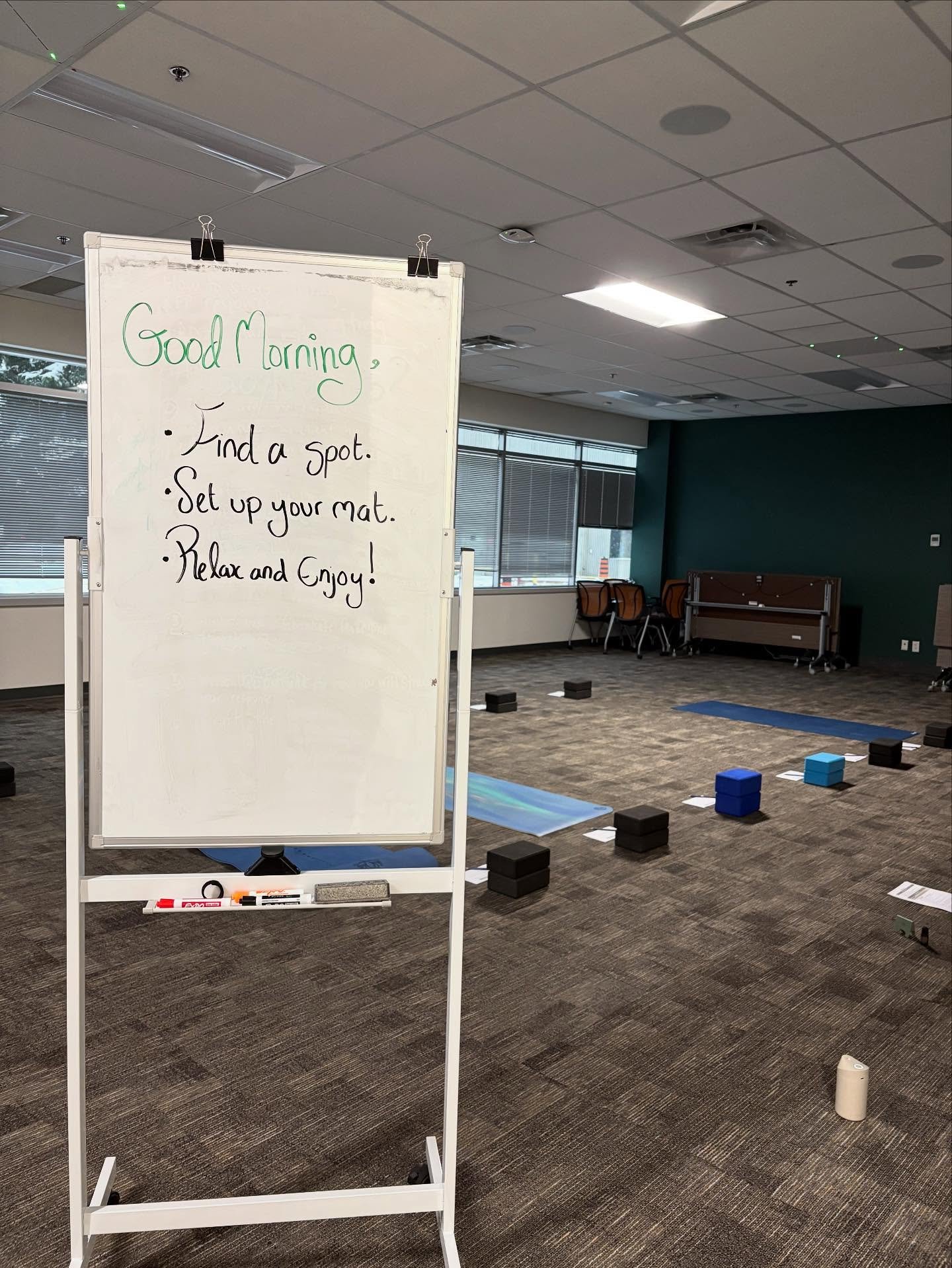 ✨ Morning Yoga @birdconstructioninc ✨

What a wonderful way to start the day! Guiding a rejuvenating morning yoga session organized by the Women&rsquo;s Group at Bird Construction!

It was inspiring to see this group come together to support well-bei