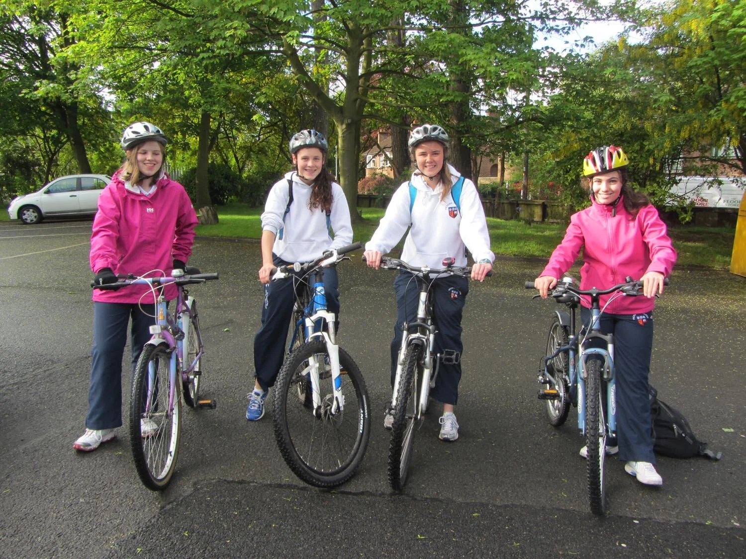 Pupils cycle to school to support the Giro d’Italia