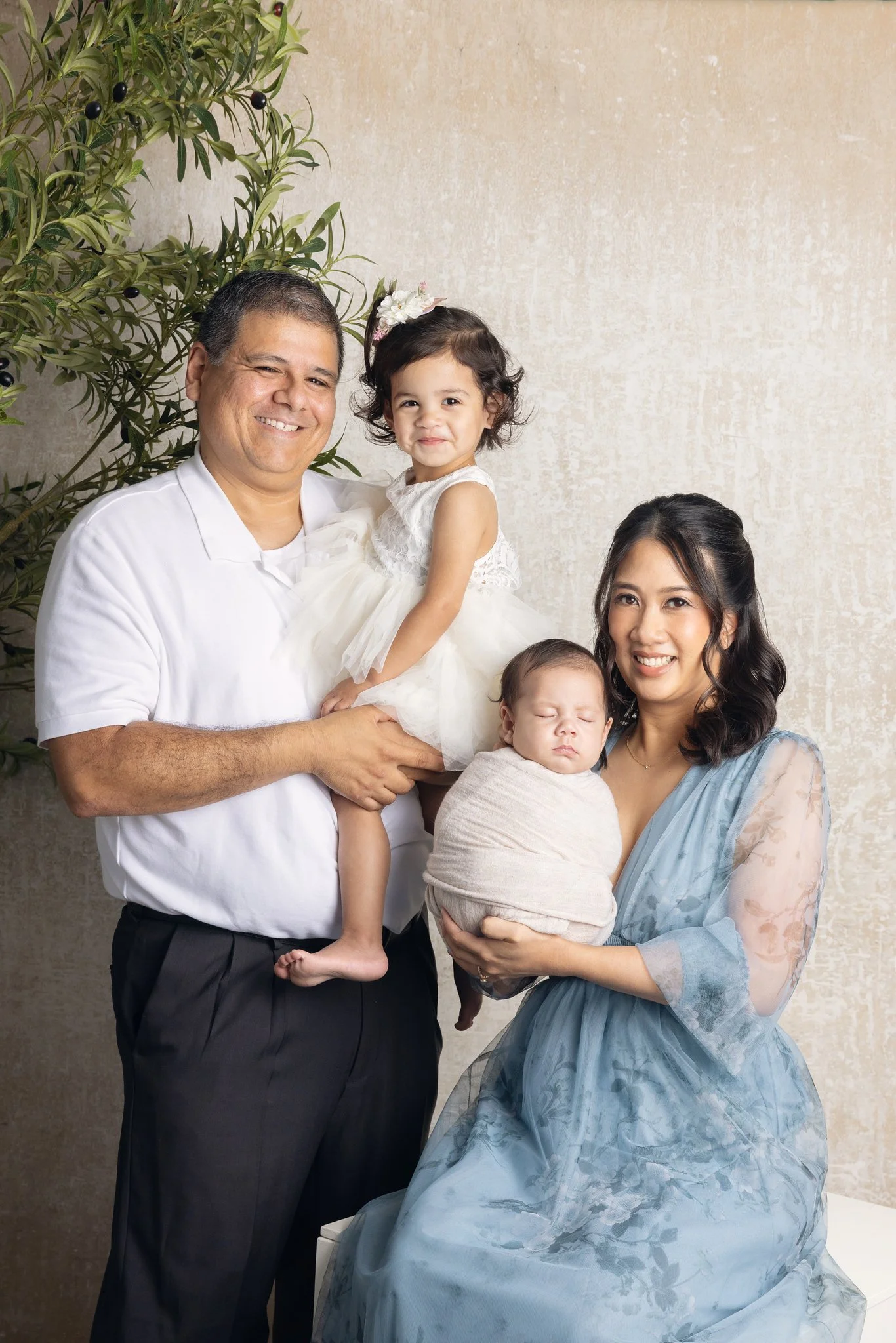 Family-with-newborn-5048-X4.jpg