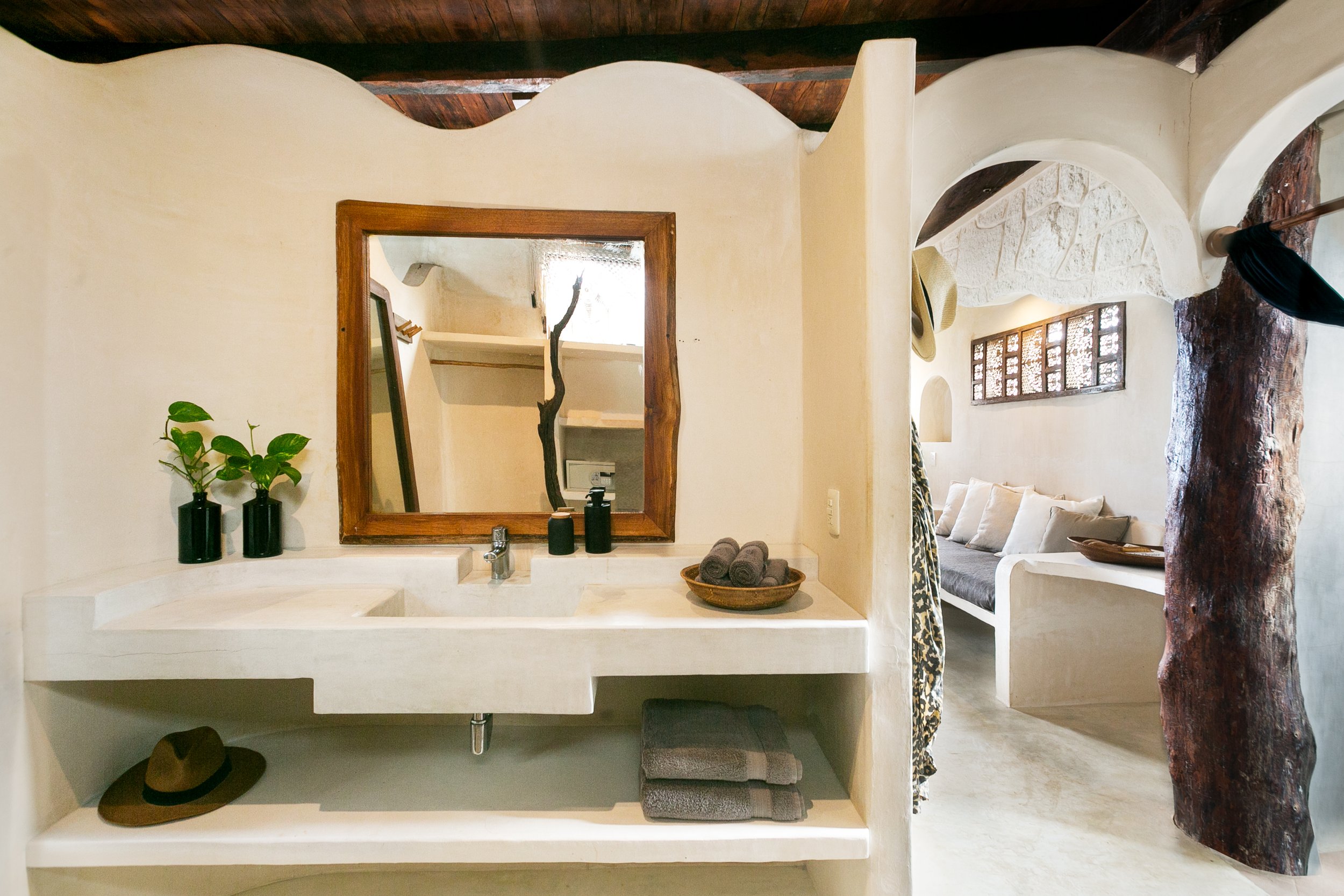 Room-Bathroom.jpg