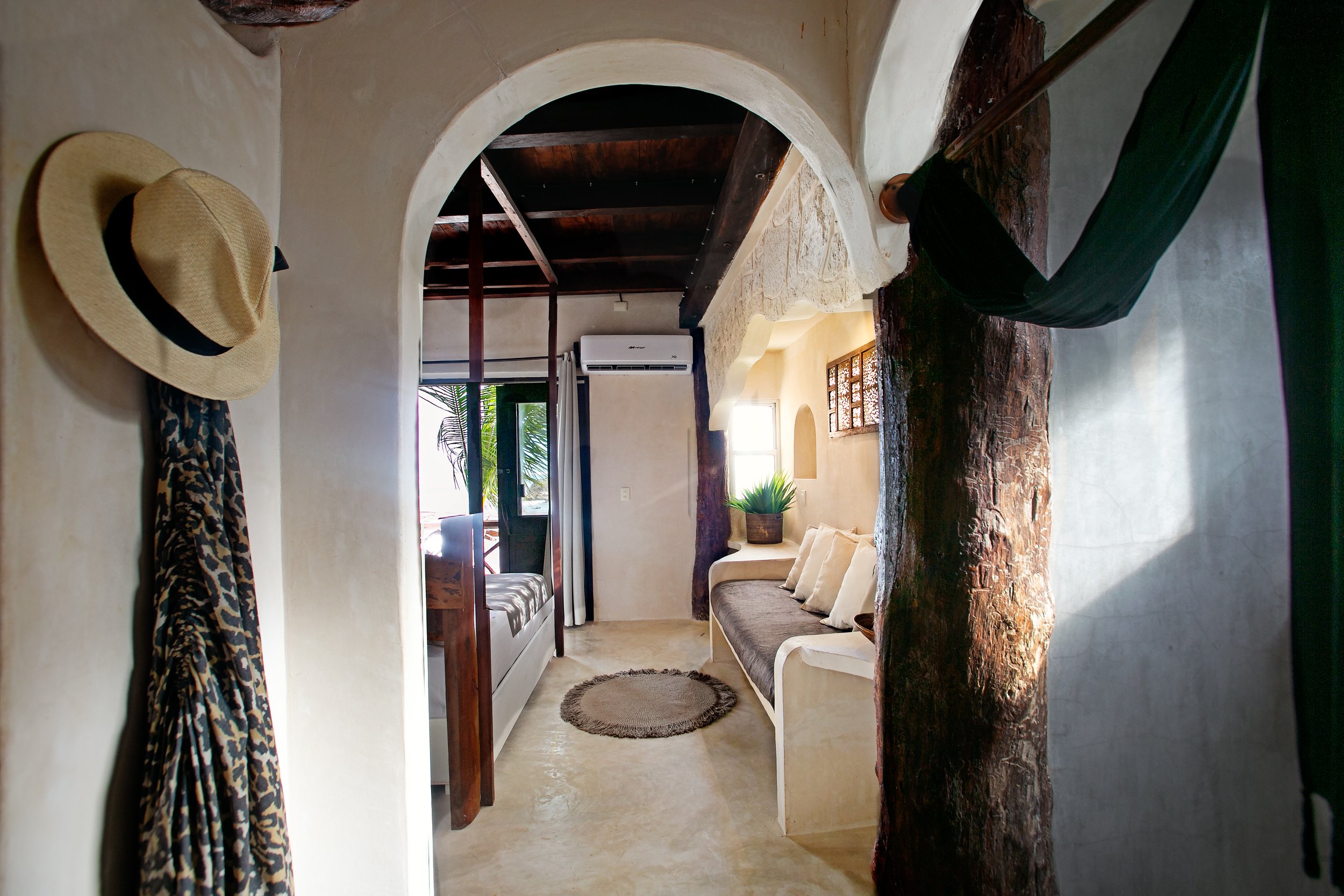 Room-Beachfront-Closet.jpg