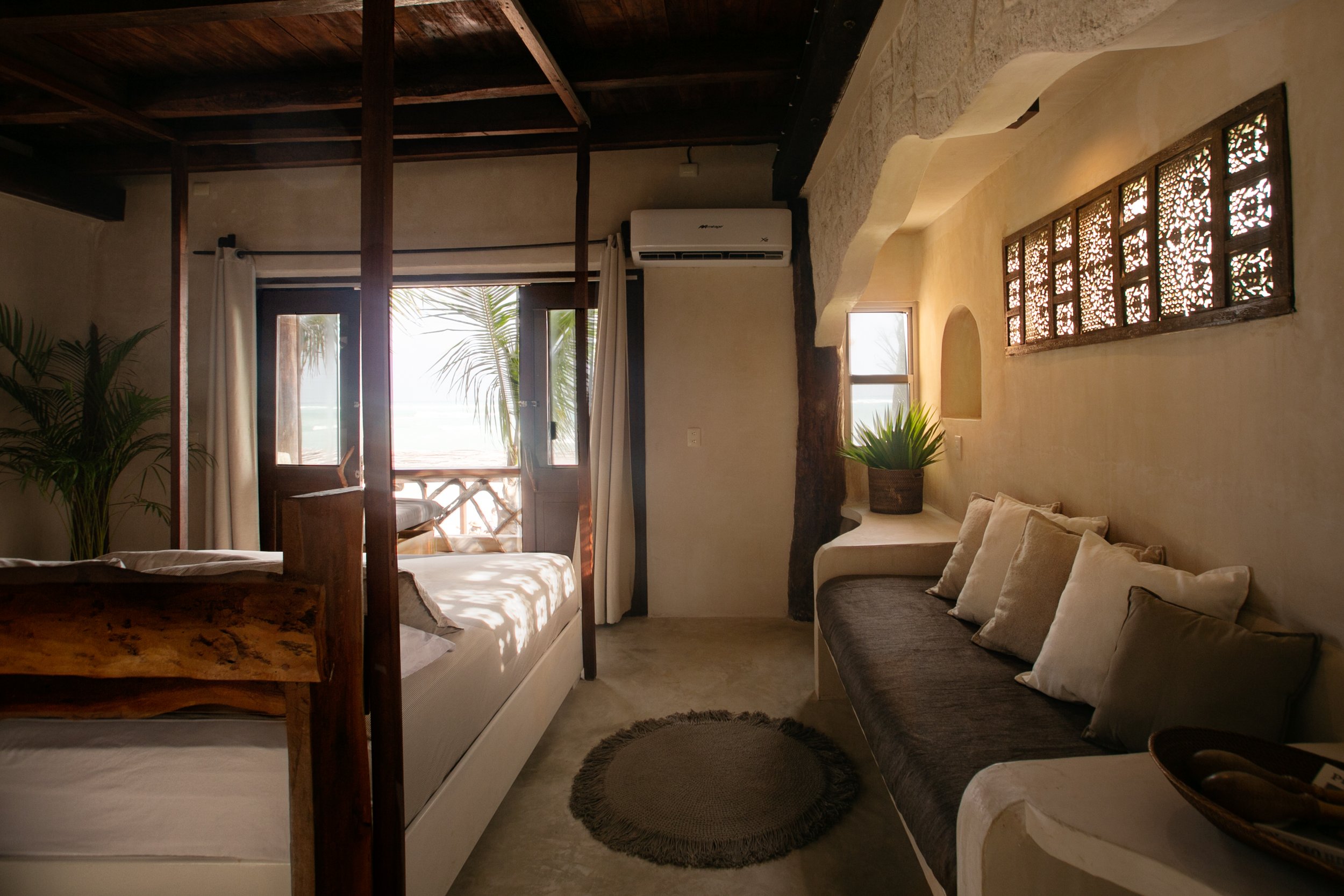 Room-Beachfront-Deluxe.jpg