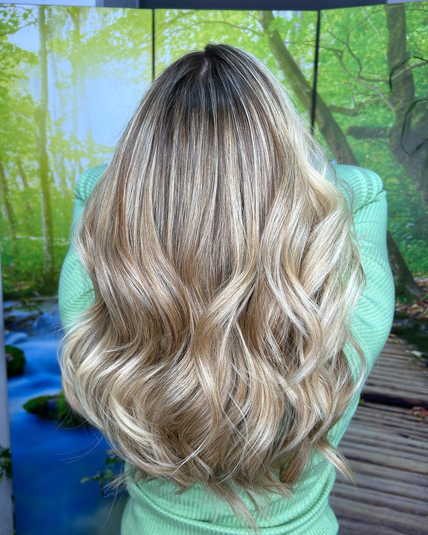 it's so nice to see that the hair grows looks so natural and so faded after 5 or  6 months it still looks really nice . #balayage #balayagehighlights #balayageartists #balayages #colorspecialist #colorcorrection #balayagespecialist #olaplex #olaplext