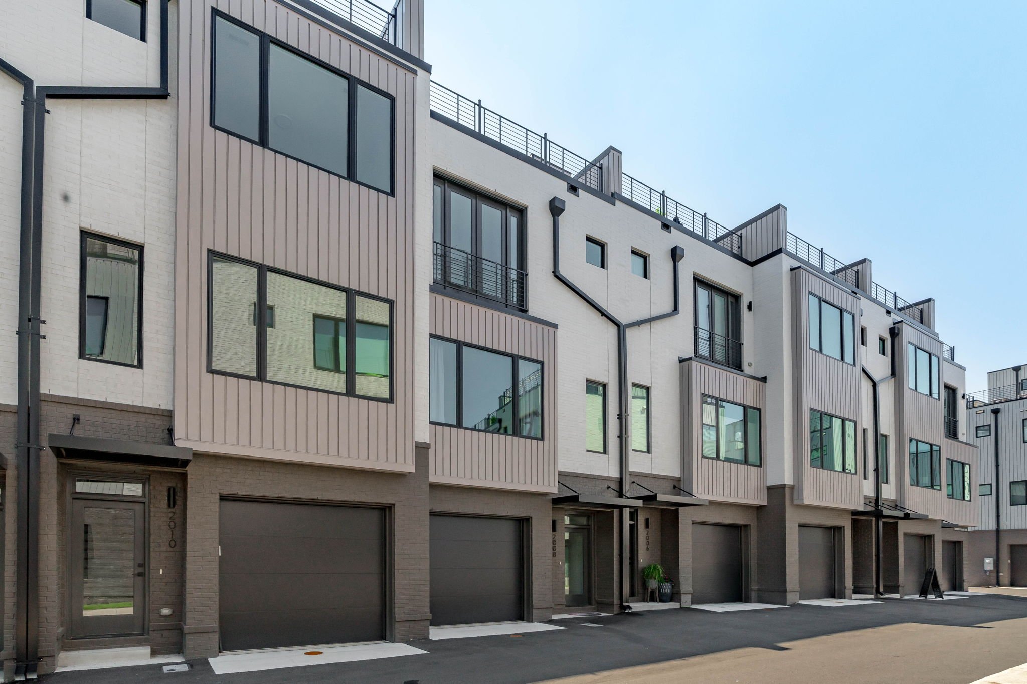 NorthandBroadway_DowntownDurhamModernTownhomes.jpg