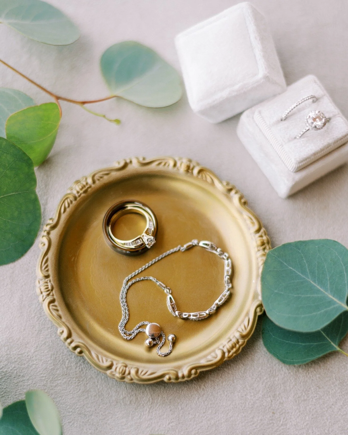 We ❤ wedding detail photos because they tell the story of your full day...a day that goes by in a blur.

Be sure to tell your photographer what images mean the most to you so that you can capture all those precious fleeting moments. 

We can also hel