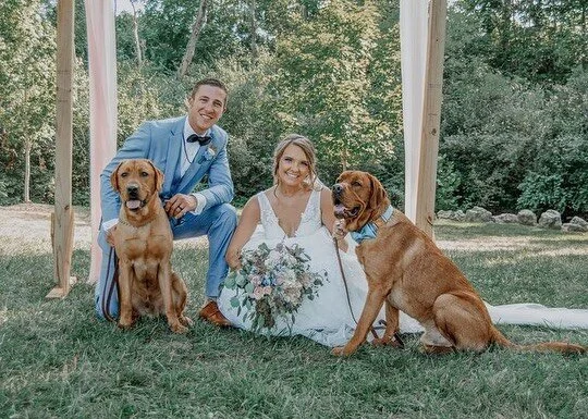 Doggies and bow ties&hellip;yes, please! 🥰🐶💖

There&rsquo;s always something extra cute when fur babies get all dressed up for Mom &amp; Dad&rsquo;s big day!

Images: @_mrsbrs 

#canopycreekfarm #daytonvenue #daytonvenues #daytonweddings #daytonba