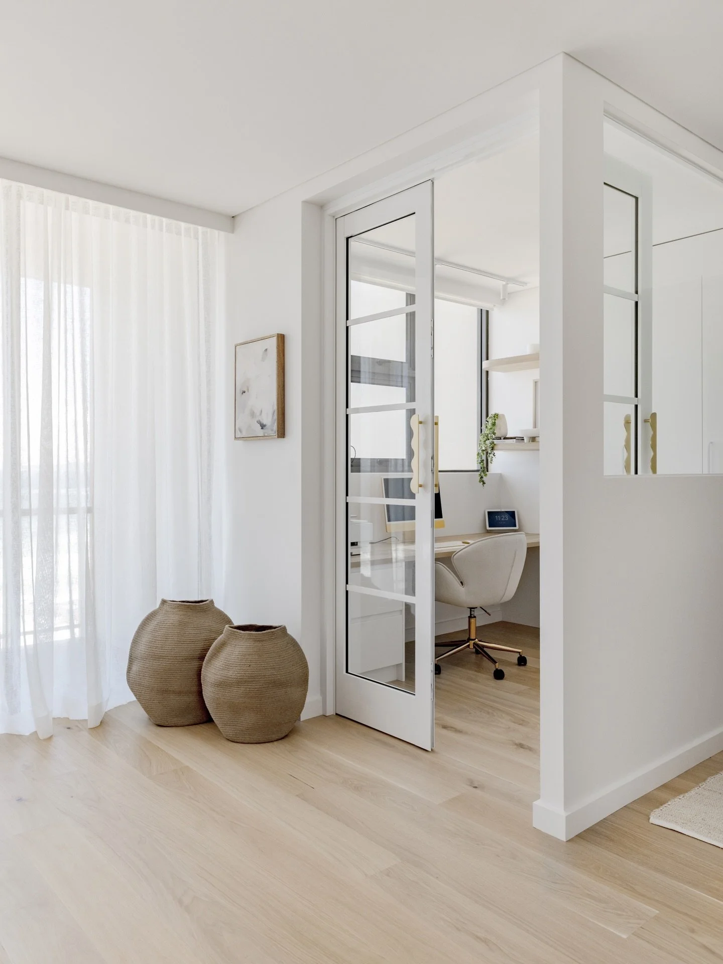 A home office is essential in today&rsquo;s homes. Ocean views while you work? Now that&rsquo;s the dream 🌊☀️
&nbsp;
Architect | Class 2 Architect and building practitioner @cna.designstudio  Interior design + styling | @boneandblanc Builder | Heath